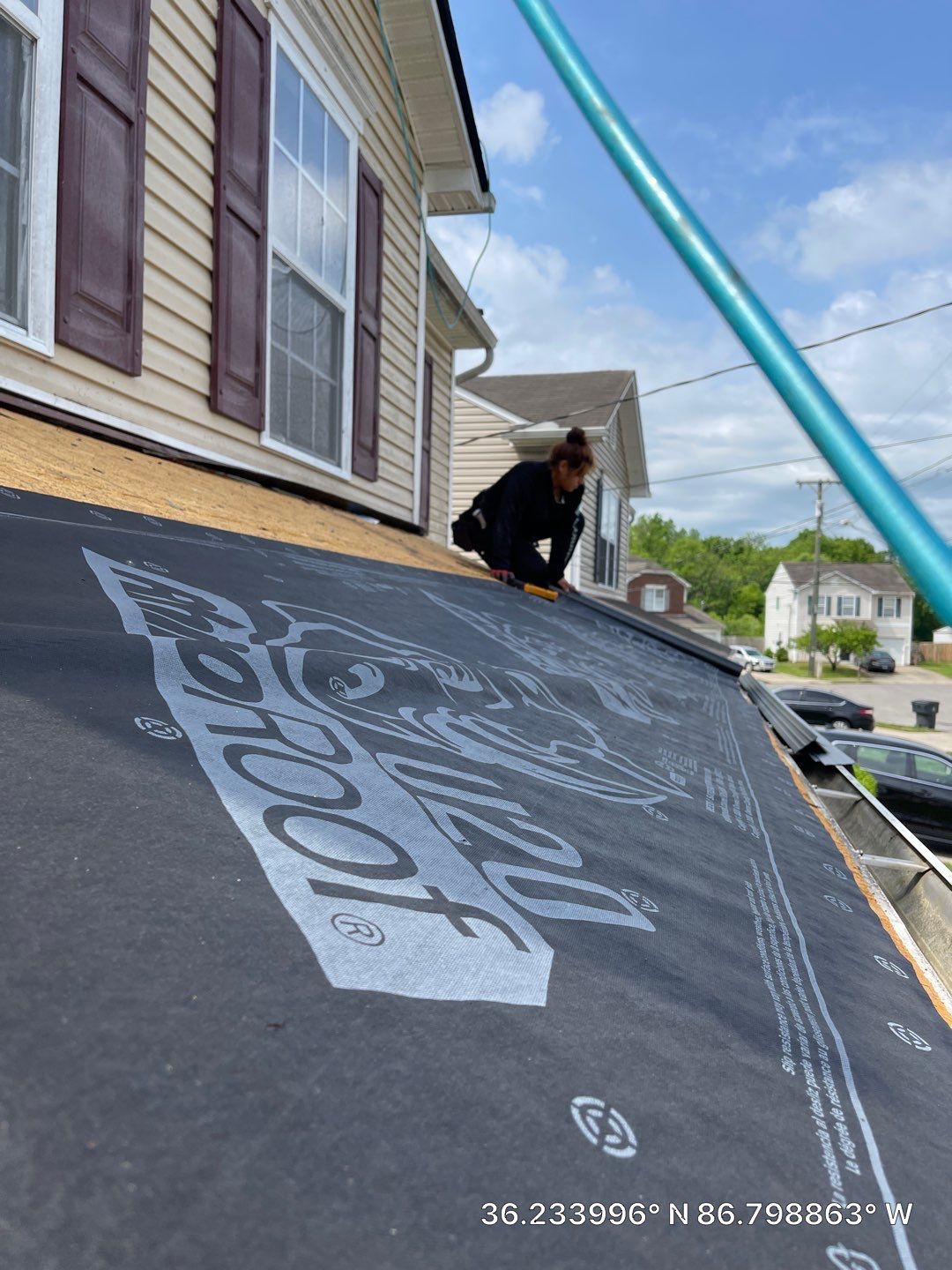 Residential Roofing Installation using Owens Corning TruDef Oakridge Roofing System by Undersun Roofing 