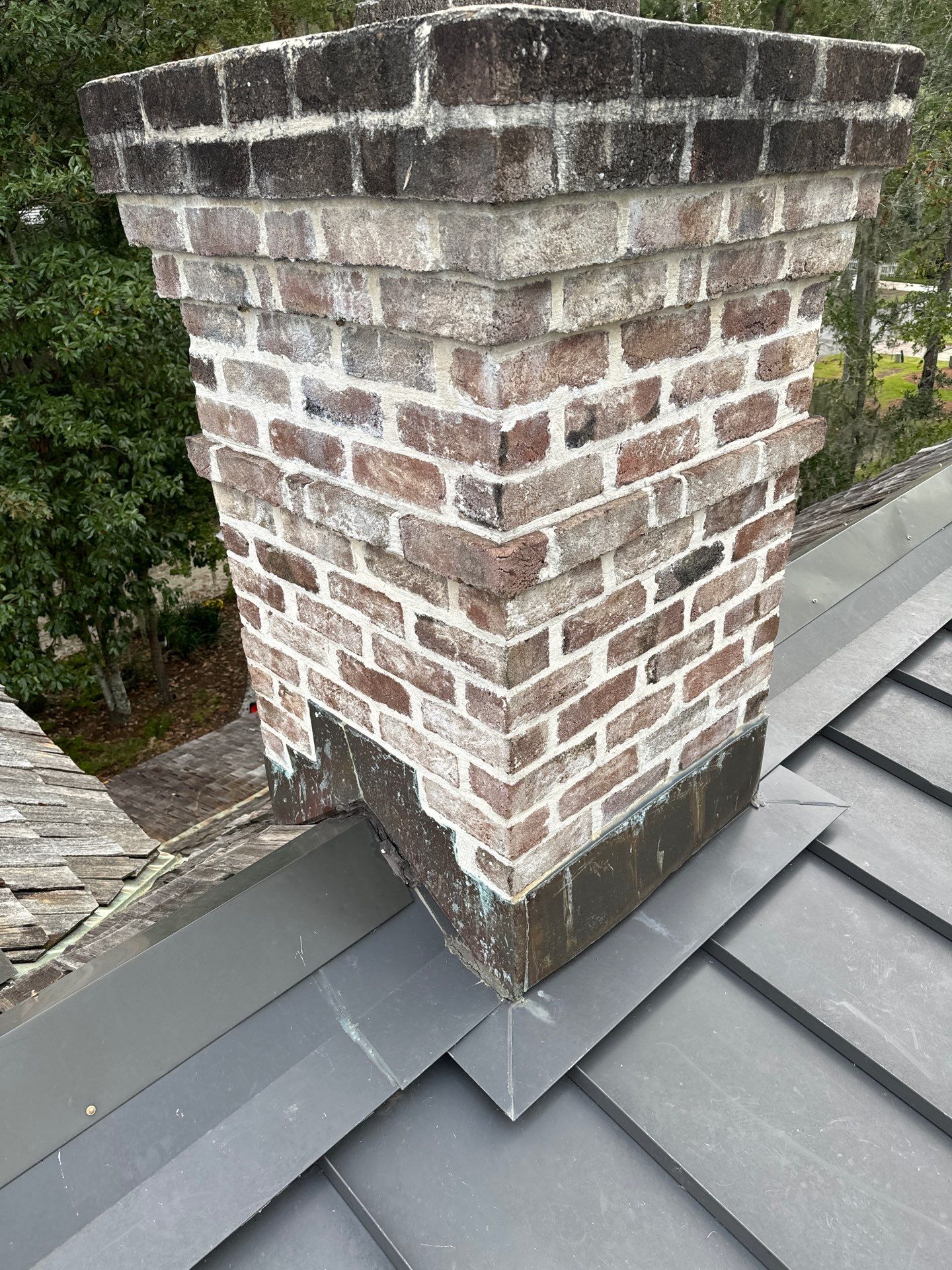 A Ford Plantation Classic by A Good Roofer Near Me 