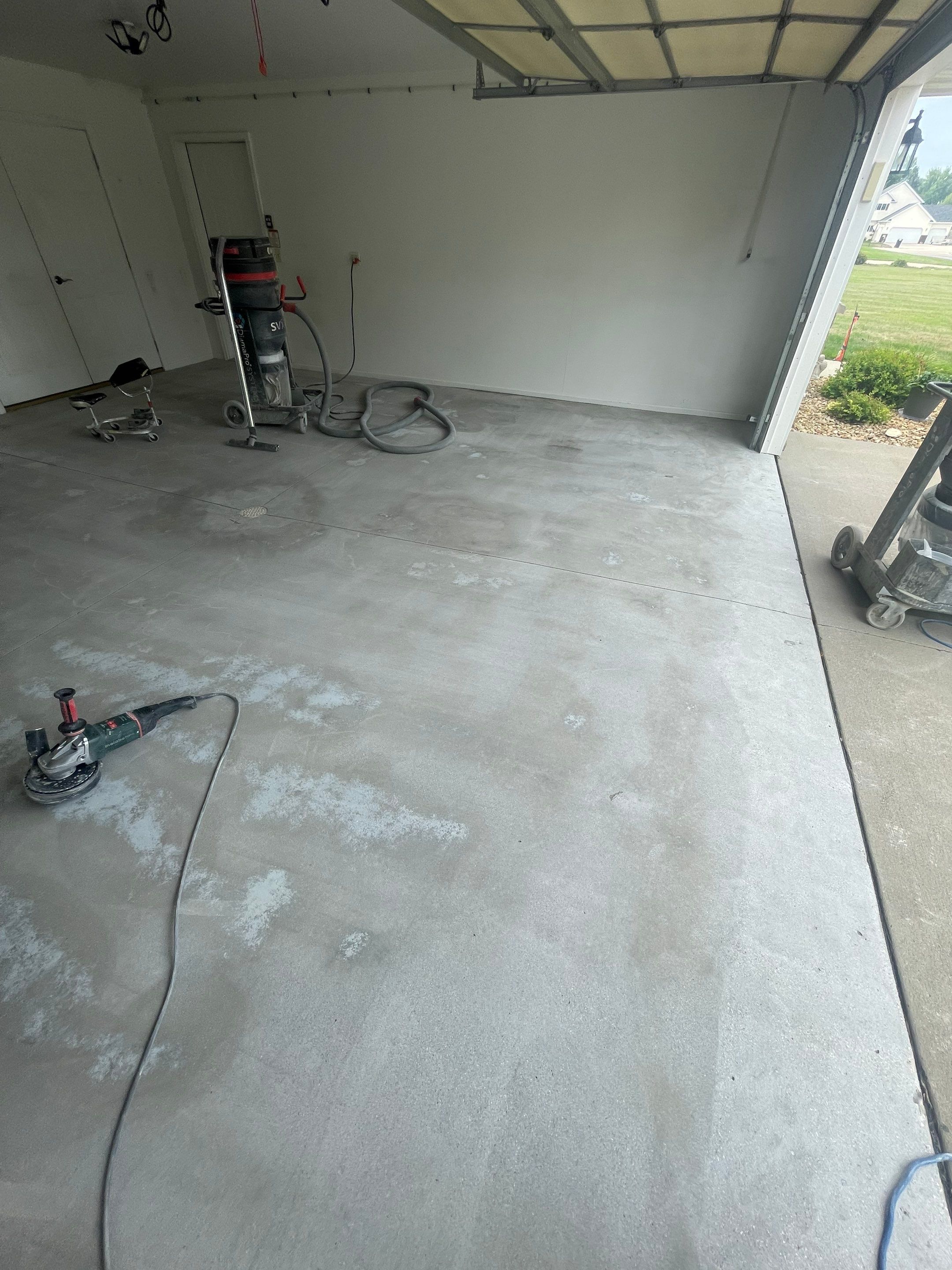 Coyote Flake Garage Floor Coating in Worthington, Minnesota by Select Painting, Coatings & Garage Cabinets
