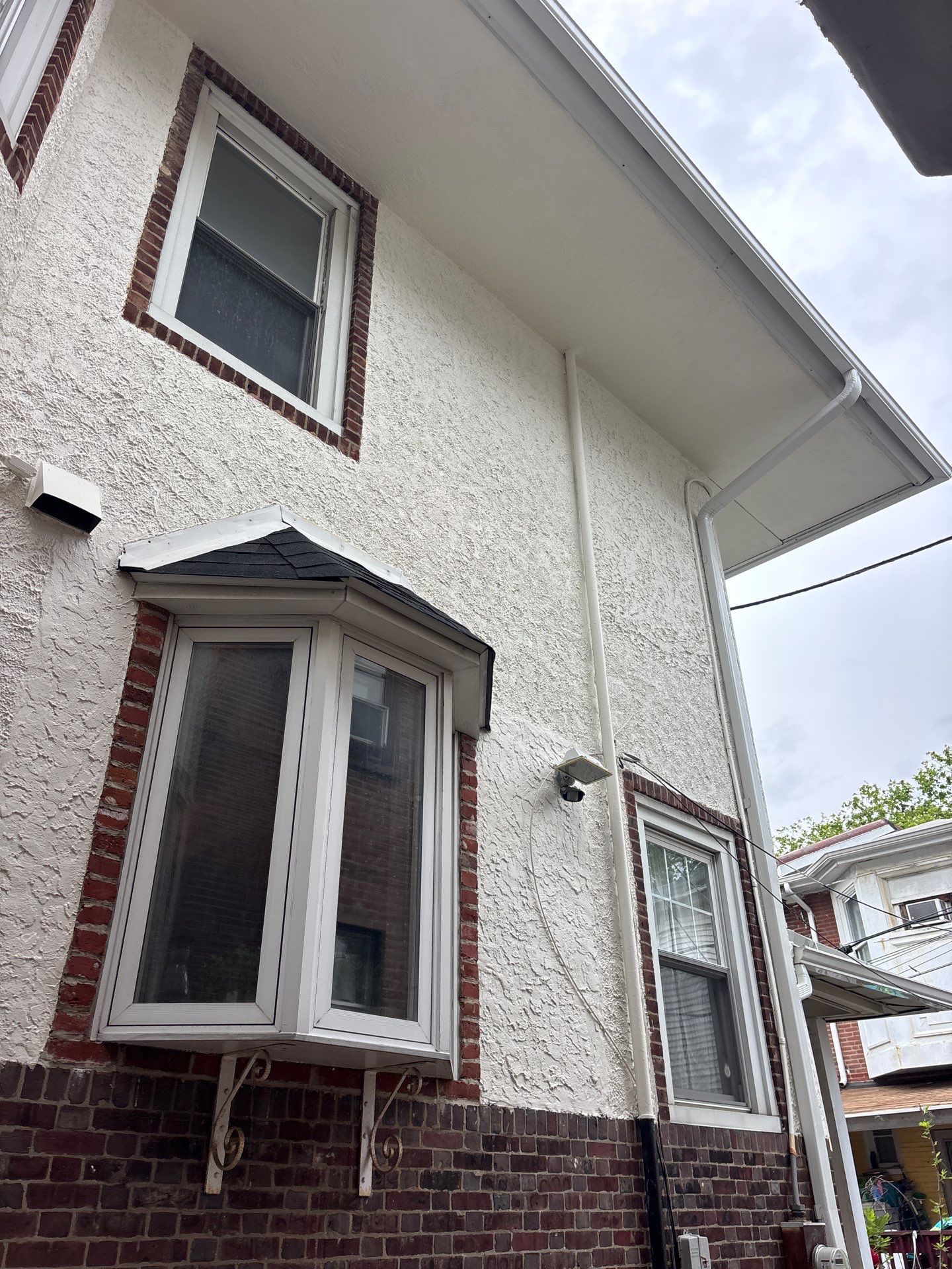 Warm Stucco, Bold Contrast, and a Full Exterior Refresh in South Philly ✨ by Groovy Hues