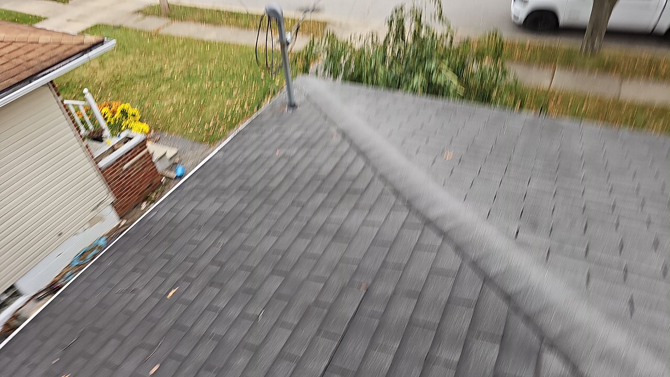 ATLAS PINNACLE COLOR: OYSTER SHELL DRIP EDGE: WHITE by Eagle Eye Roofing