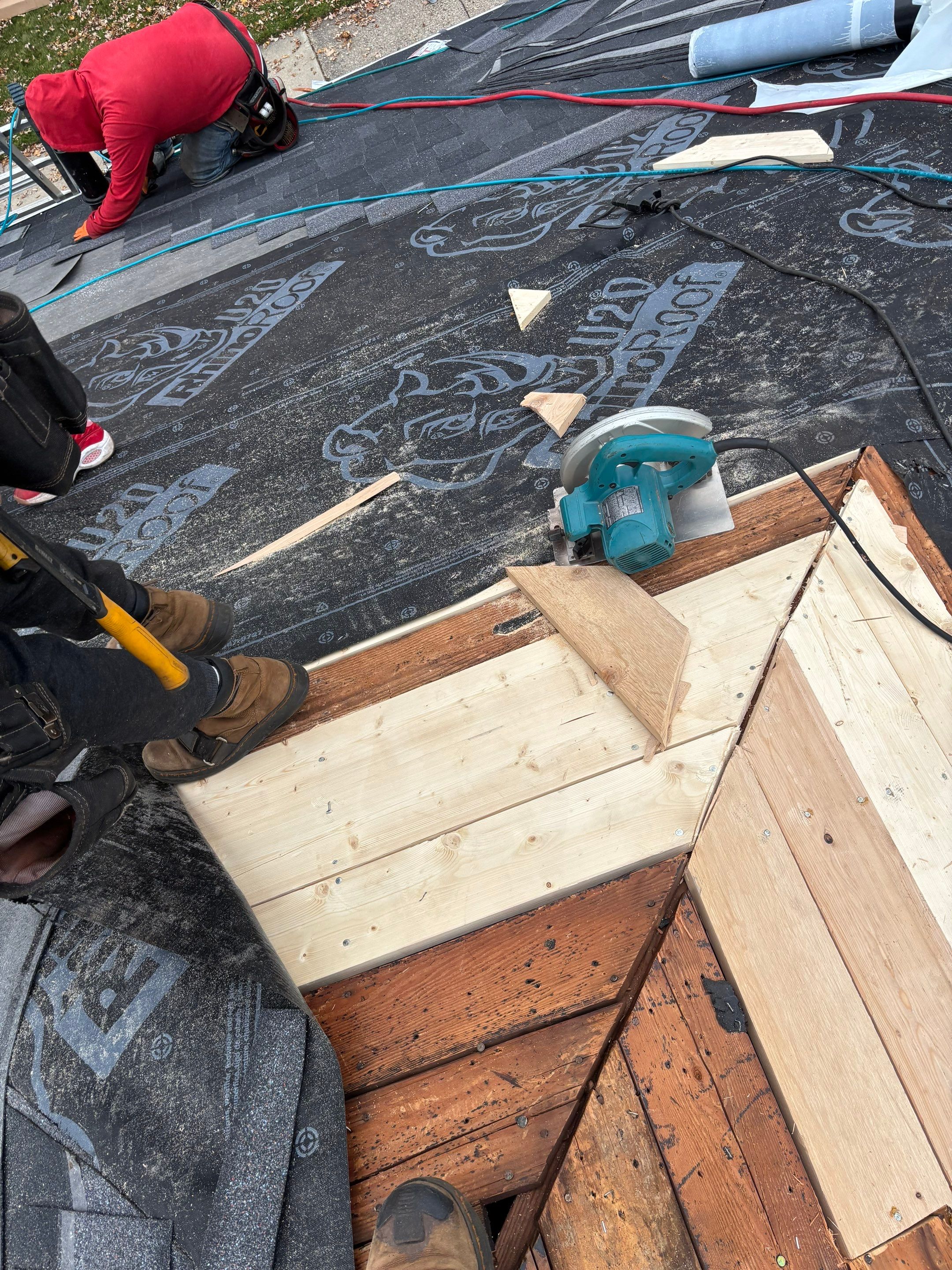 Roof Replacement using Owens Corning Onyx Black by 180 Contractors