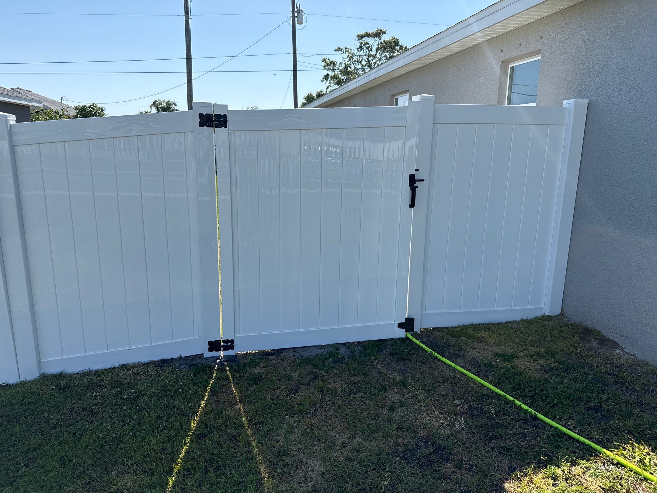Vinyl Fence Cleaning | Jackson Crossing Community | Palmetto, FL by Sunshine AquaWash