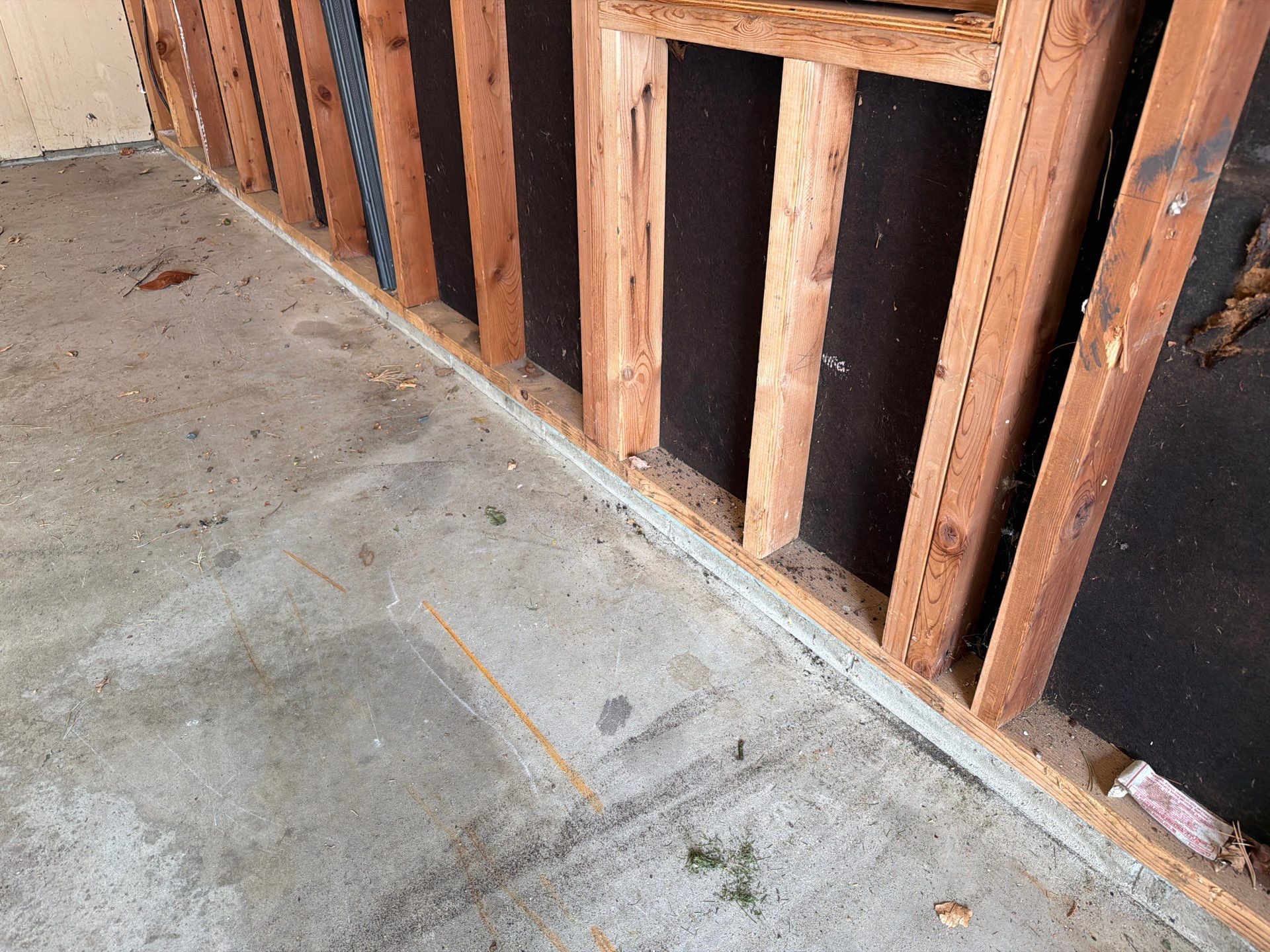 Sioux Falls Garage Floor Coating with Speckled Flake Finish by Select Painting, Coatings & Garage Cabinets