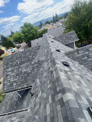 Residential Roofing Installation using Malarkey Highlander