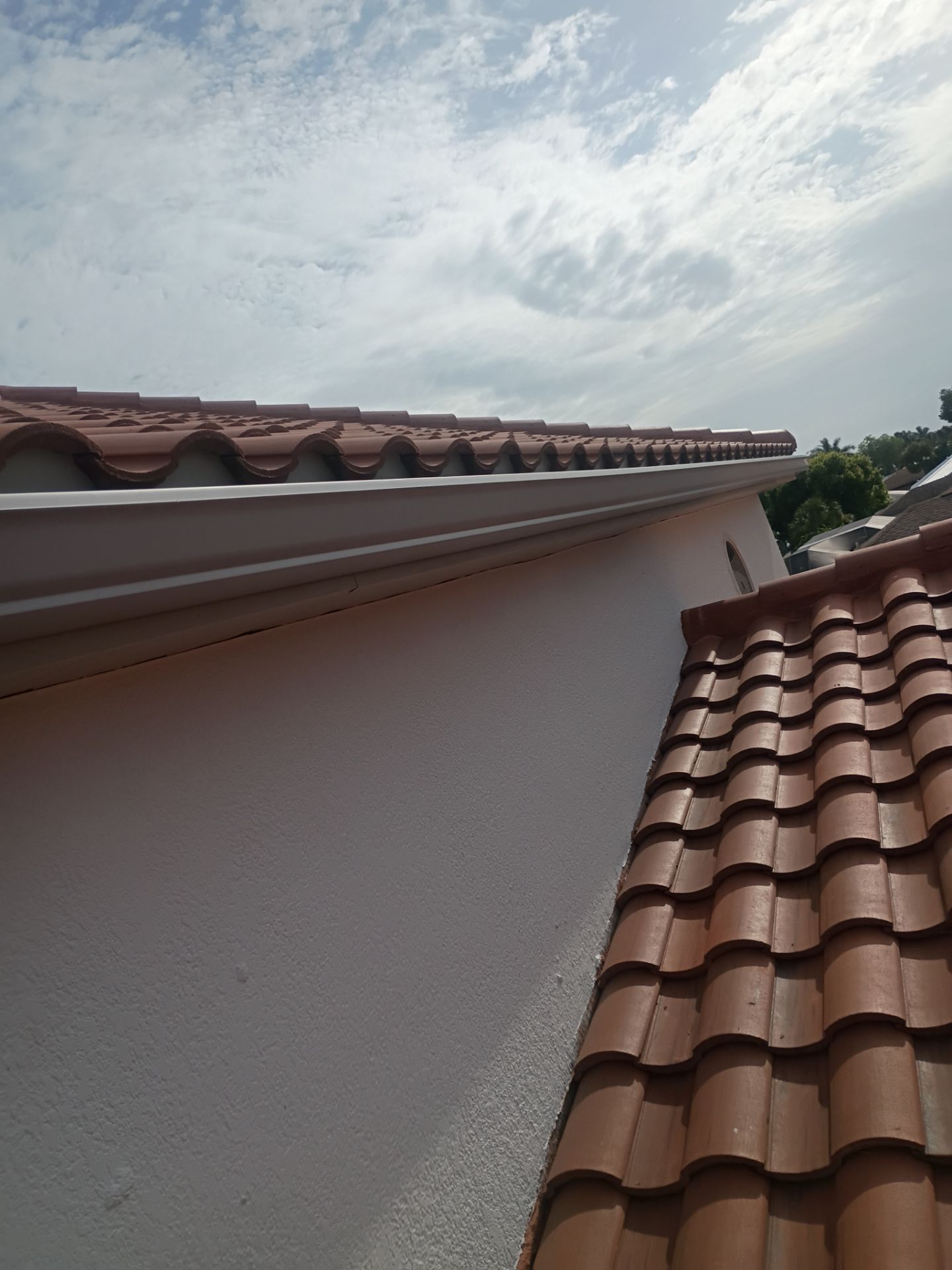 7 inch seamless gutters using Seamless Aluminum Gutters in Fort Myers, FL by Gutter Professors