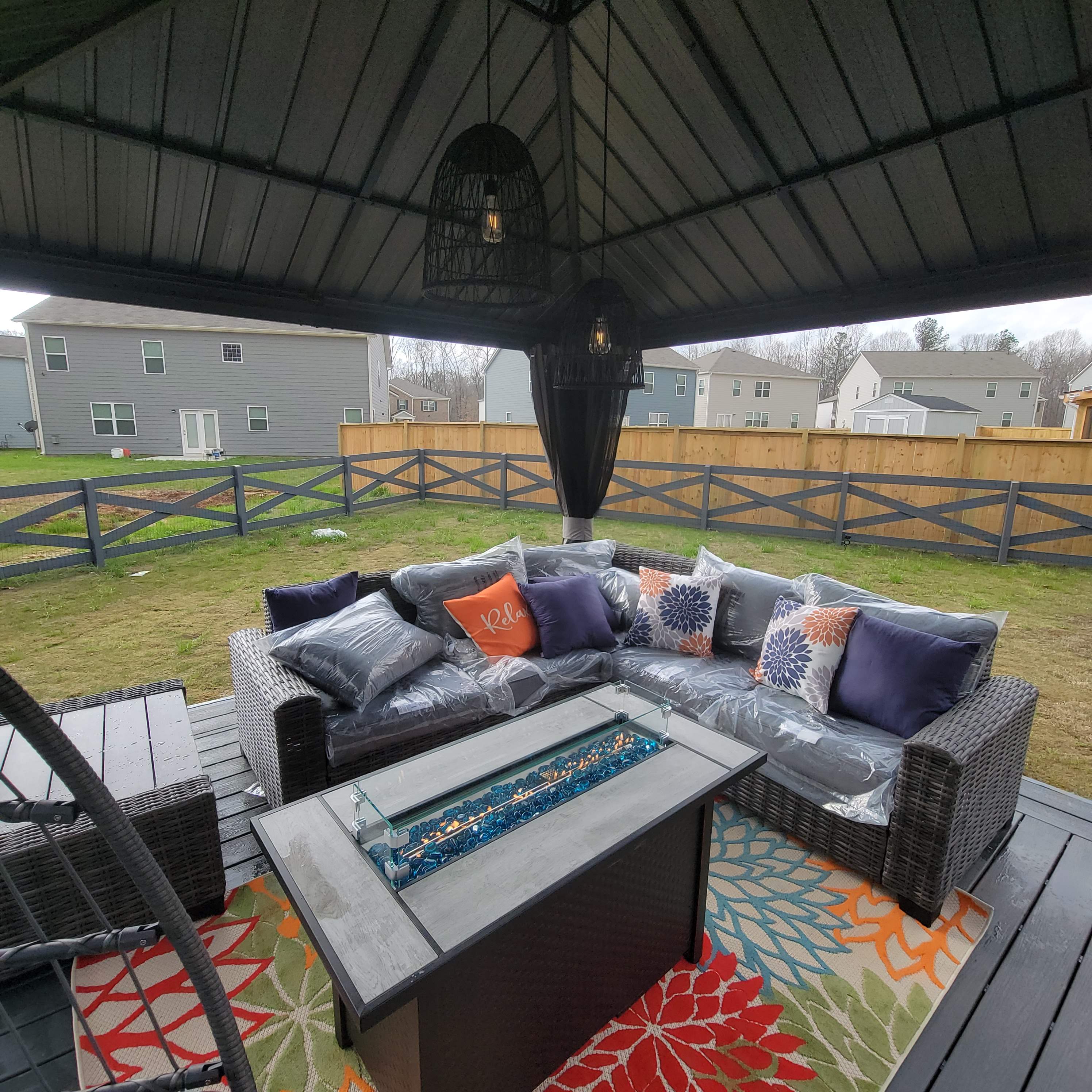 Exterior Gazebo by Ajayi Design and Construction 