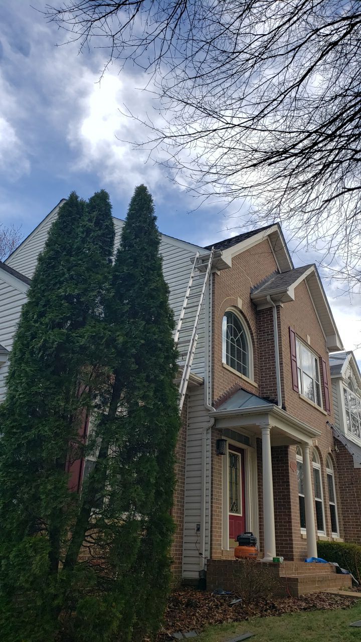 Fairfax Station: CertainTeed Landmark Pro Designer Shingles in Max Def Weathered Wood by RM Banning, Inc.