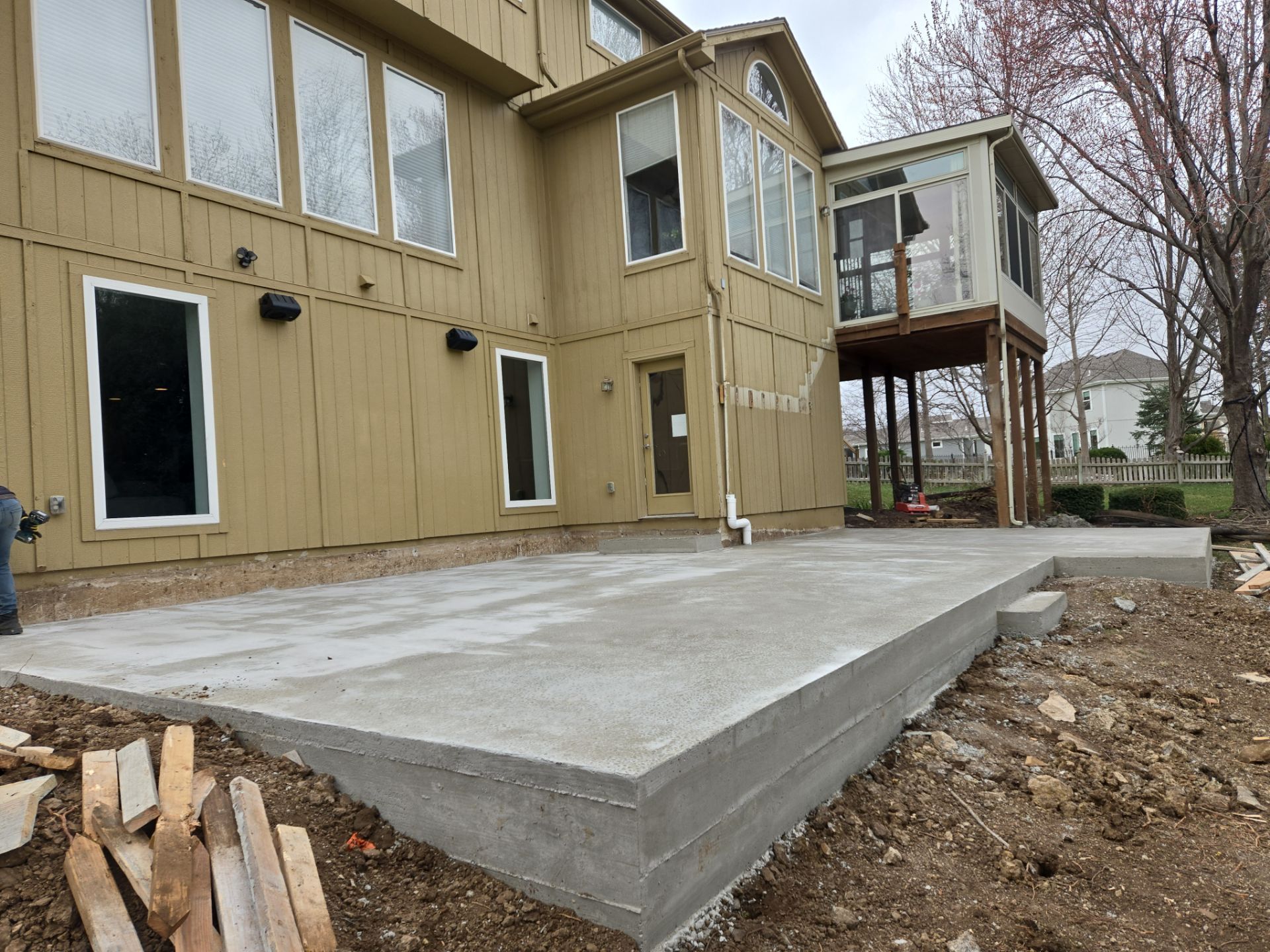 Back Yard Patio, Pergola, and Deck by LAND ESCAPES LLC