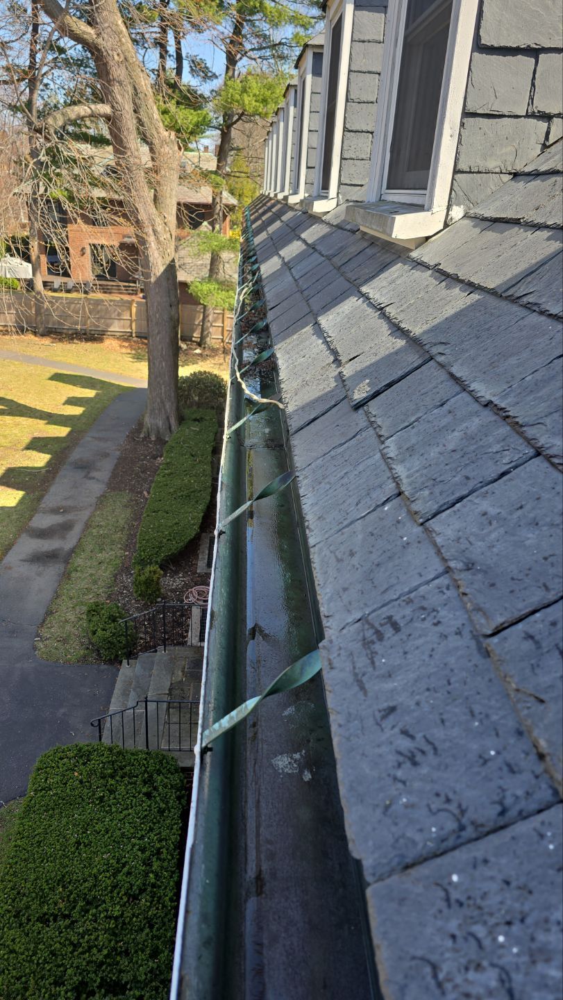 Commercial gutter cleaning Georgia after photo with clean gutters