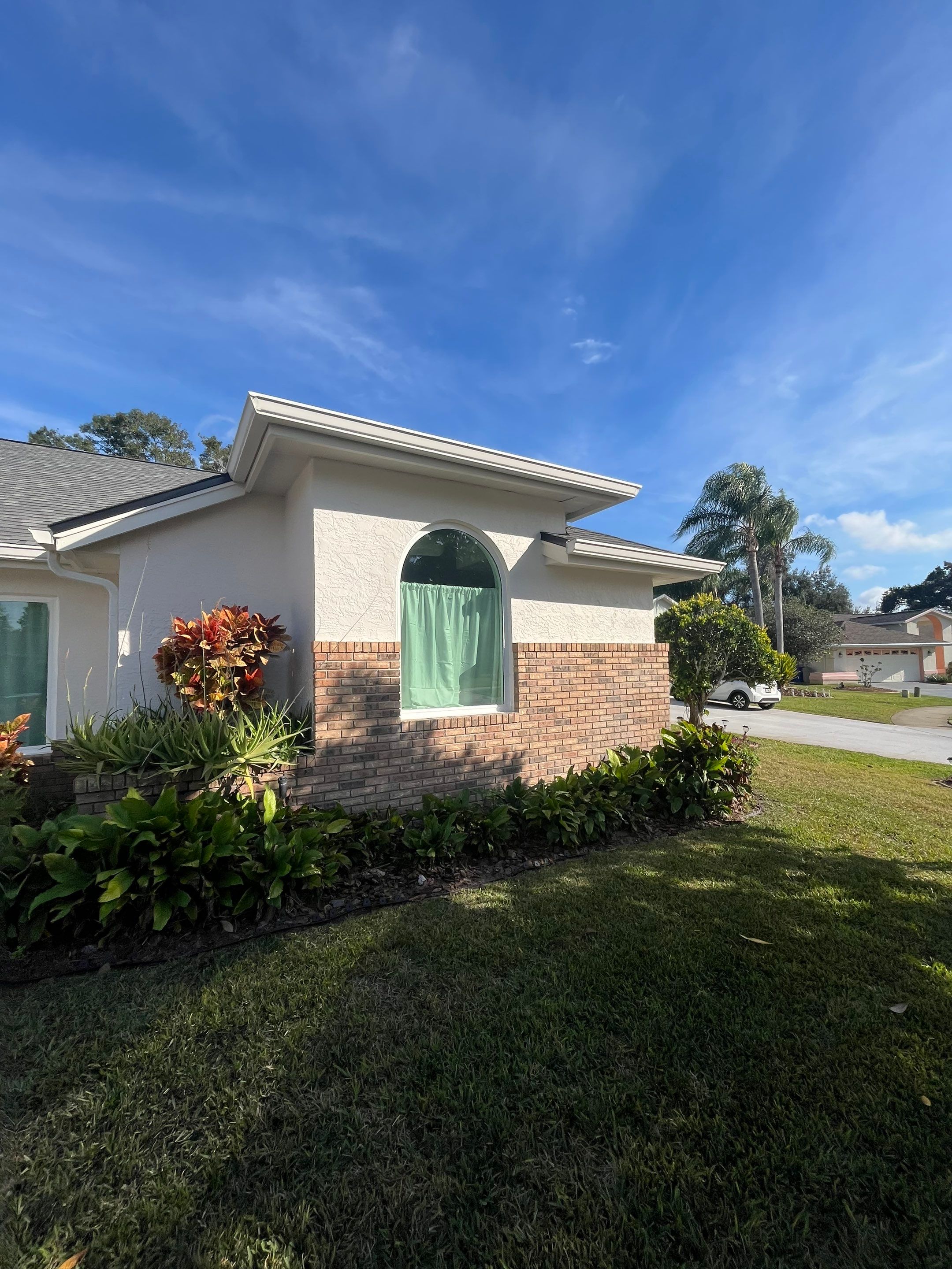 6 Inch Seamless Gutters using K-Style Seamless Gutters in Palm Harbor FL by Gutter Professors
