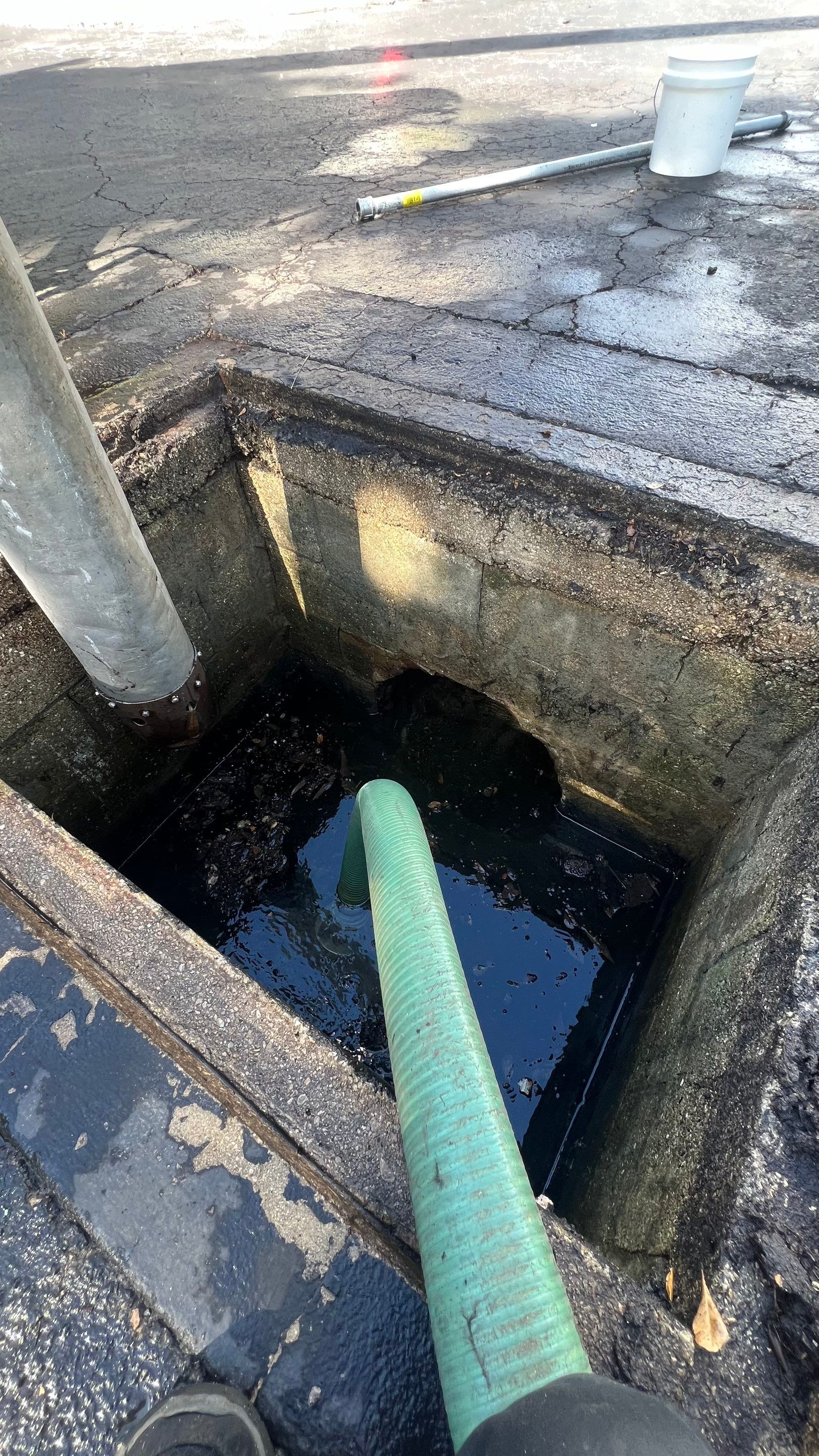Marco Island Condo Stormwater System Maintenance and Standing Water Removal by APS Power & Water
