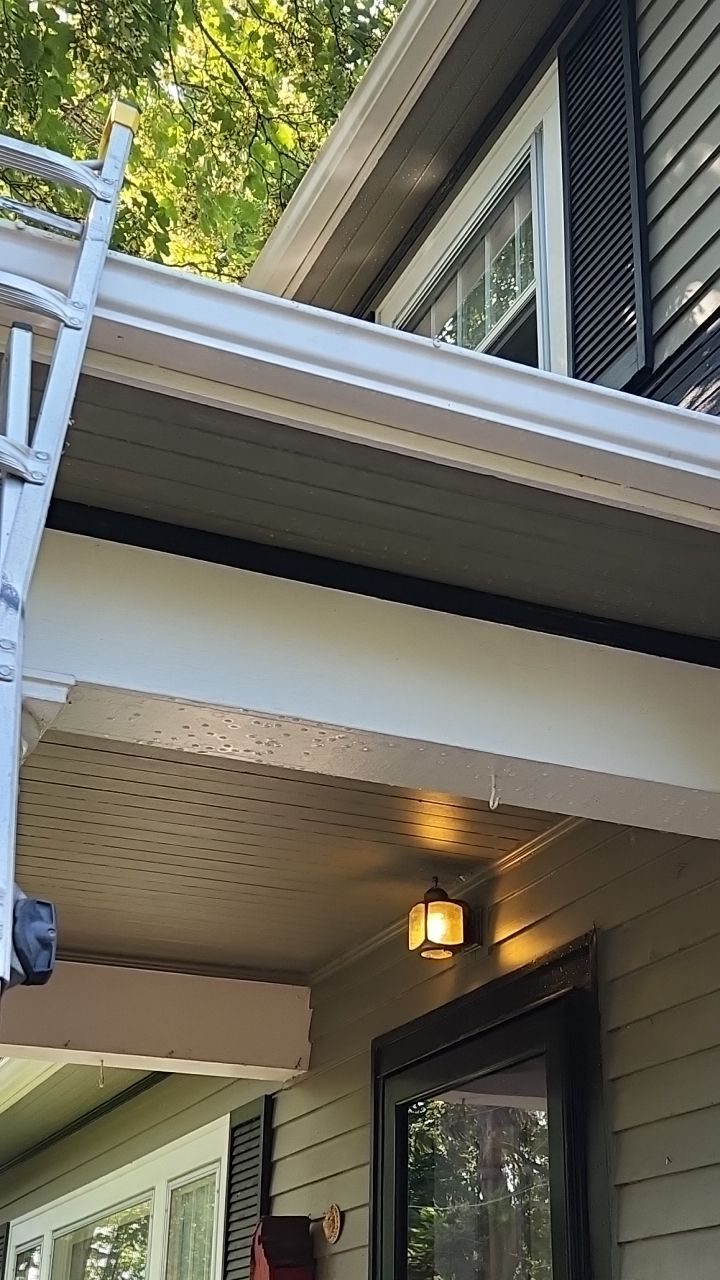 Gutter cleanup by Willamette Outdoor Wash LLC