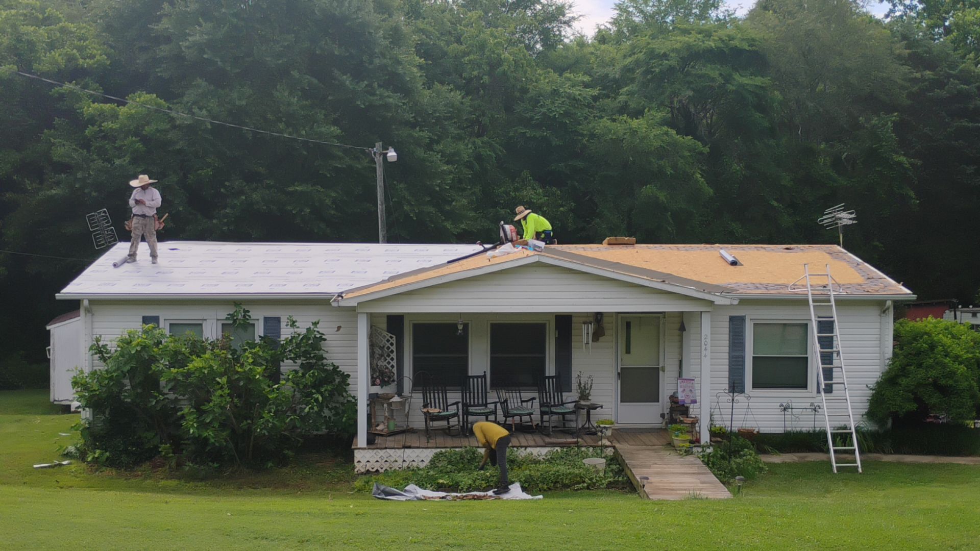 Taylor Roof by BROCK BUILDERS 