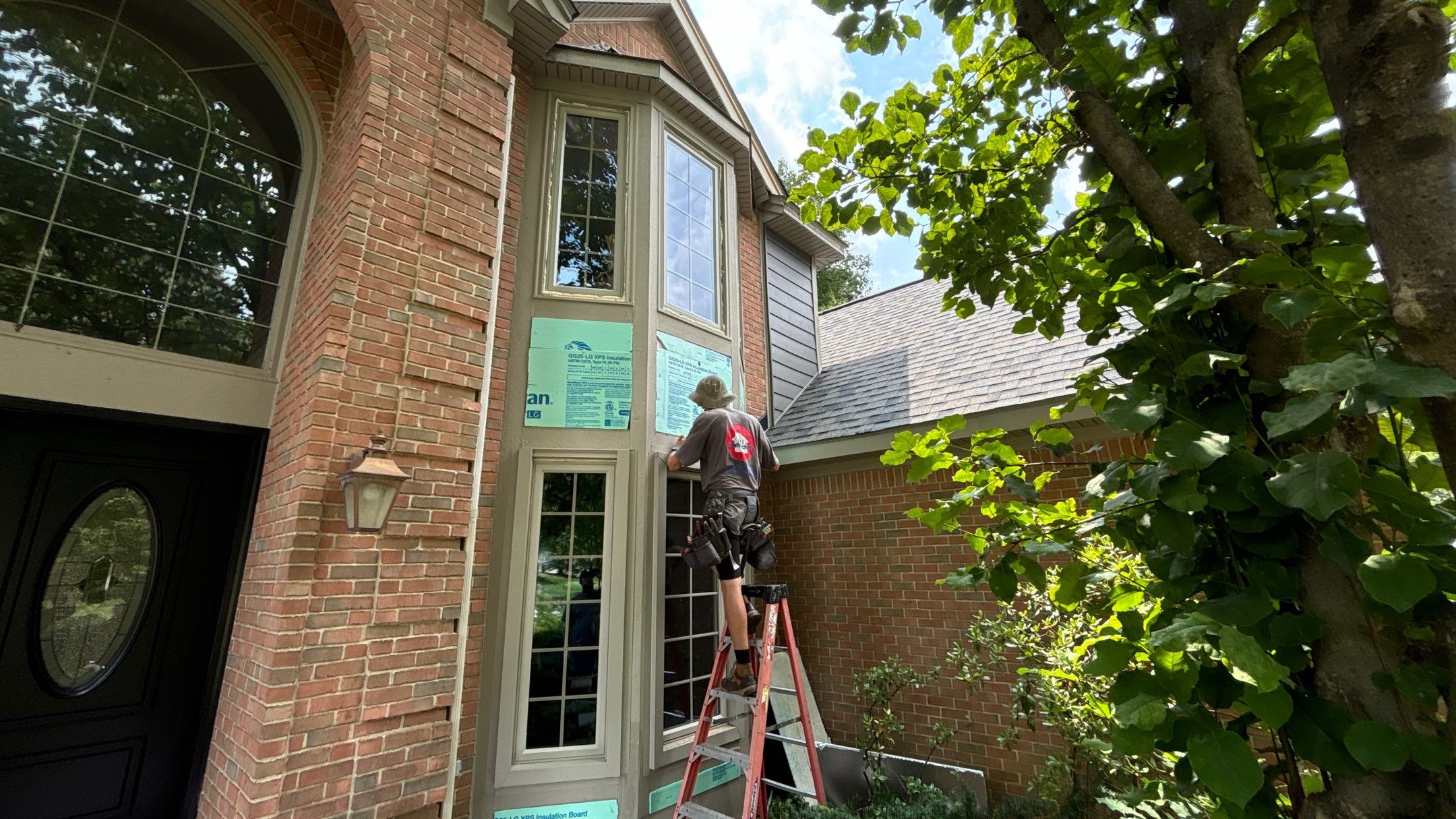 Roof Replacement using Owens Corning Peppercorn and Siding Replacement using Ascend Charcoal Smoke by 180 Contractors