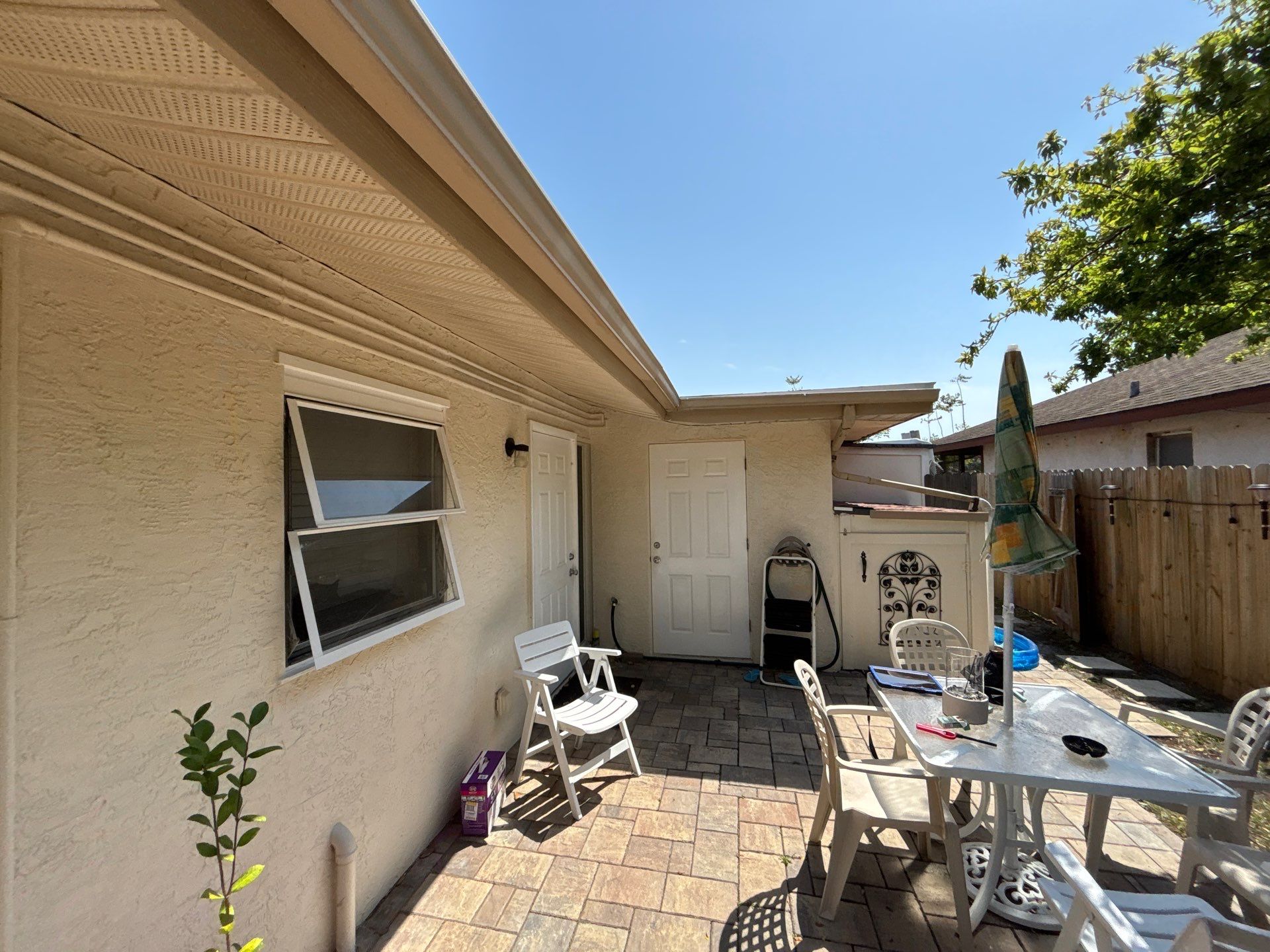 K-Style Seamless Gutter Installation using 3X4 Elbow Downspout in Sarasota FL by Gutter Professors