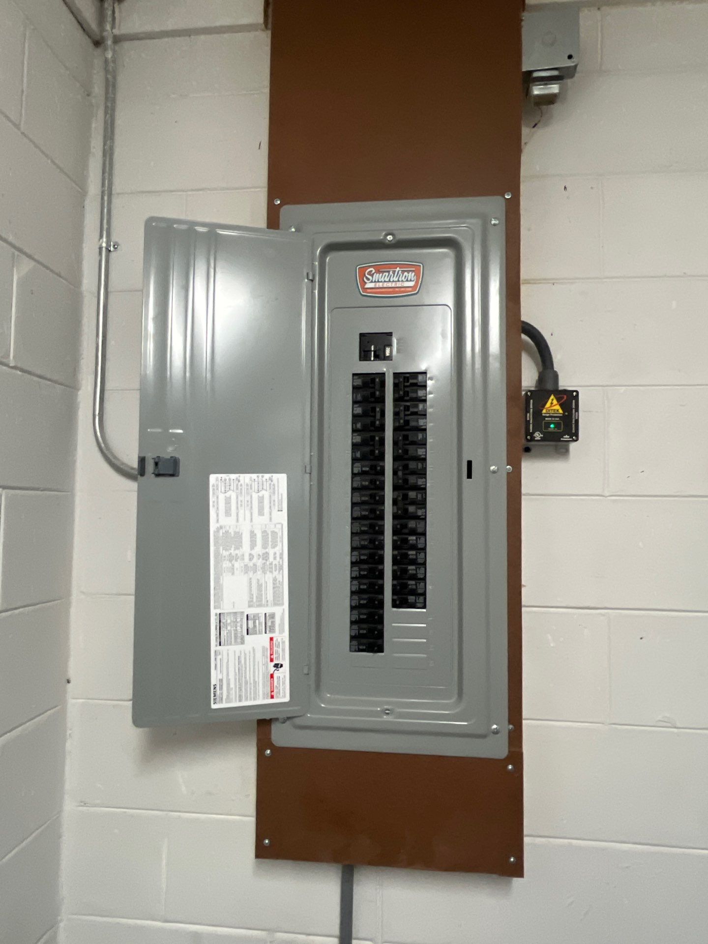 Installation of a 26 kw Generac Whole-Home Standby Generator and 200Amp Automatic Transfer Switch by Smartron Electric
