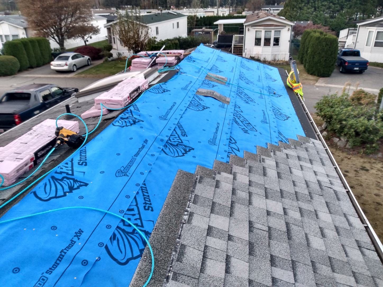 Residential Roofing Installation using OC Oakridge shingles by Top Notch Roofing Inc