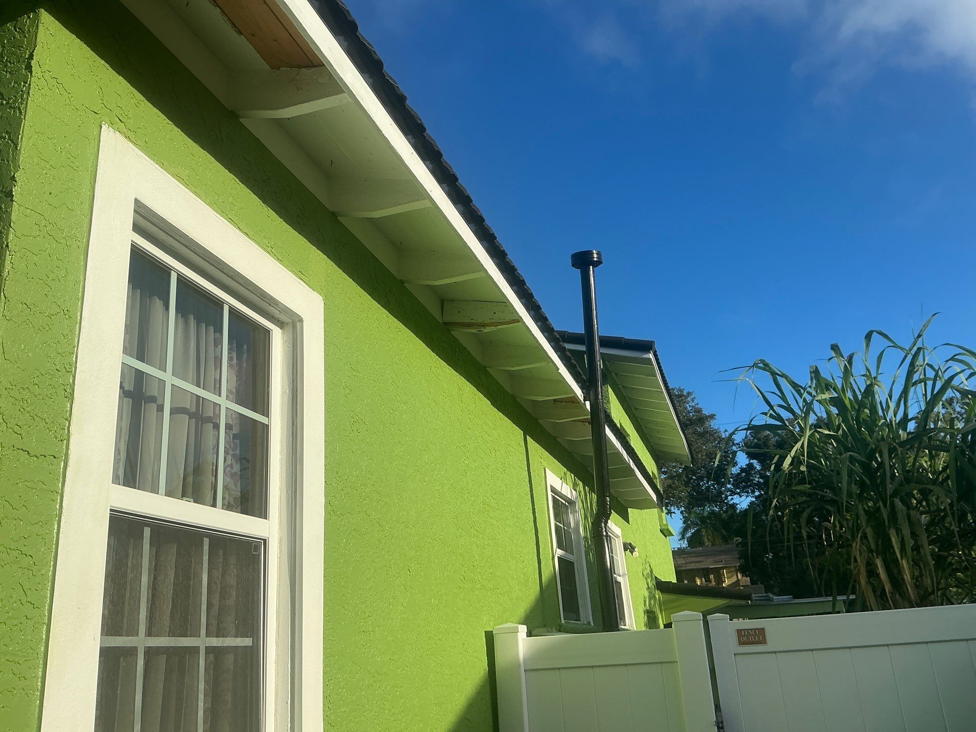 White Aluminum Soffit and Fascia in St.Petersburg FL by Gutter Professors