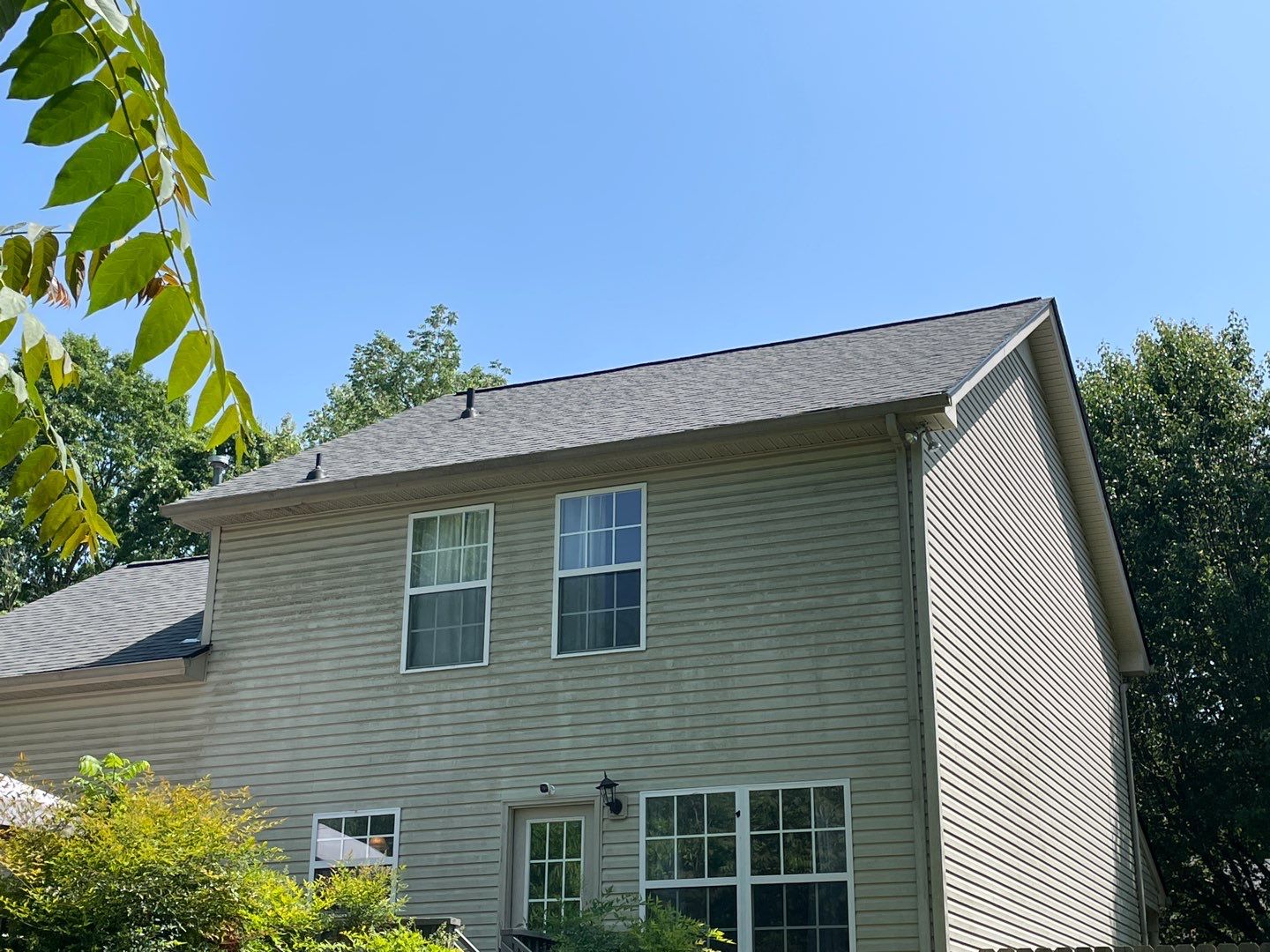 Residential Roofing Installation using Owens Corning Oakridge Roofing System by Undersun Roofing 