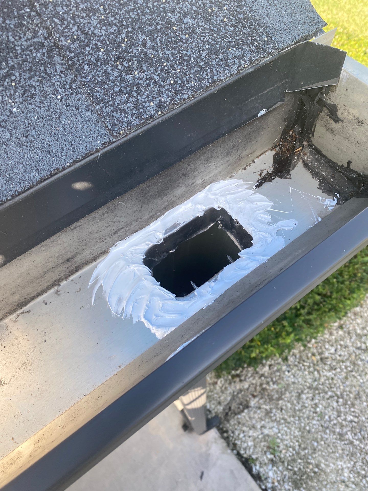 Gutter cleaning all buildings are the same for 6 units in Fort Myers FL by Gutter Professors