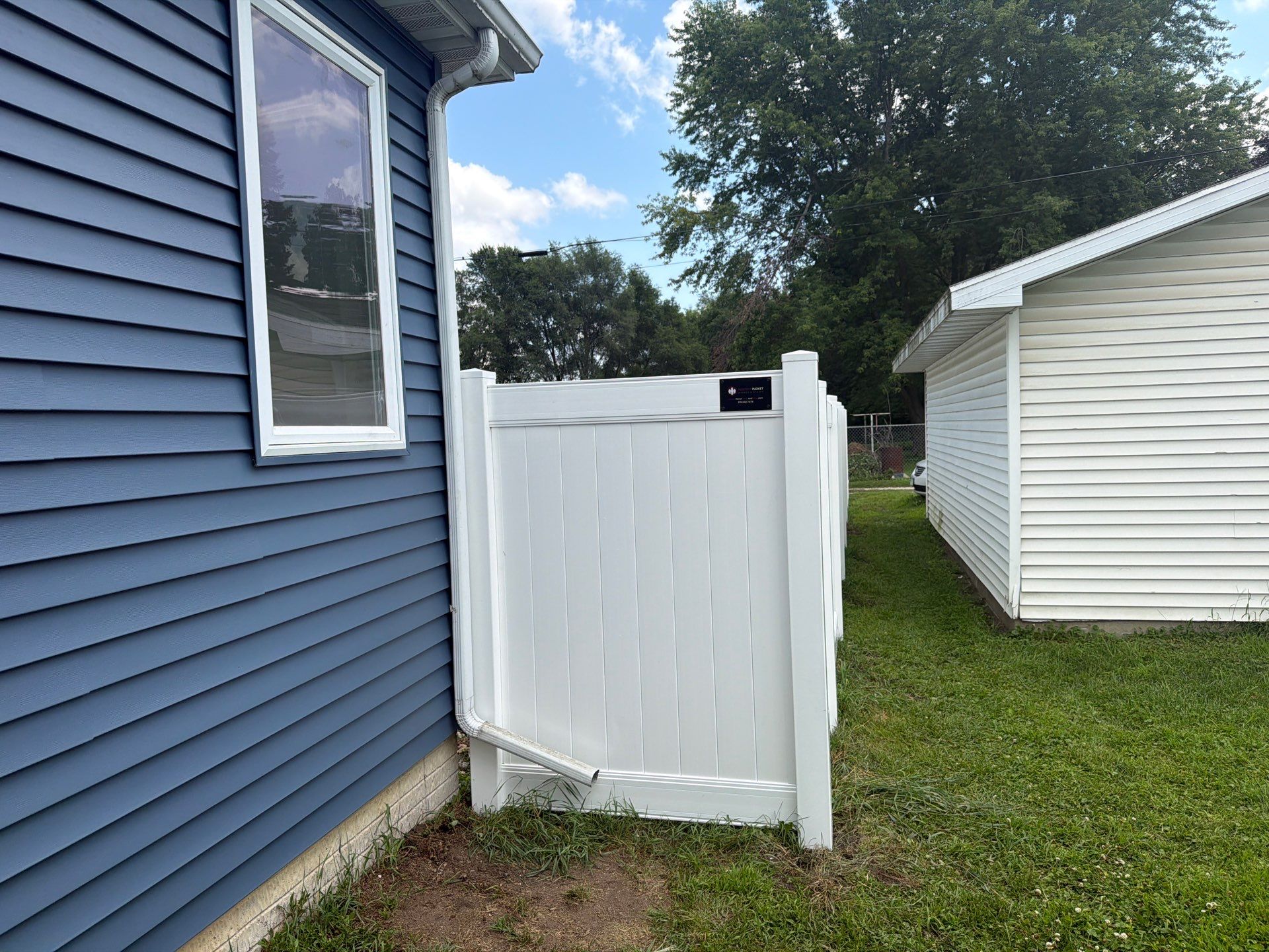 White Vinyl Privacy Fence Installation in Waterloo, Iowa by Perfect Picket Fence and Stain