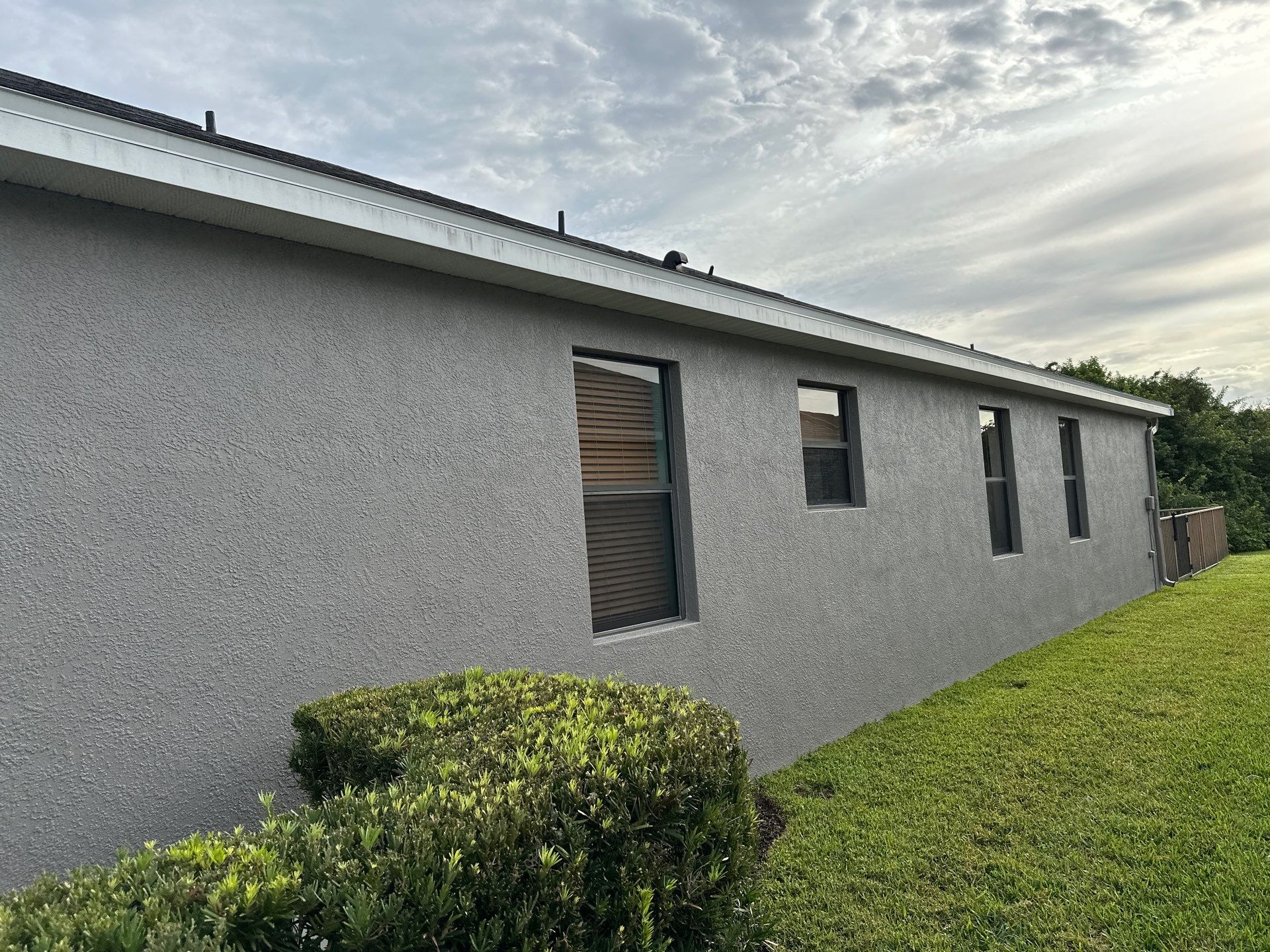 House Wash, Lanai Cleaning, and Driveway Cleaning by Sunshine AquaWash