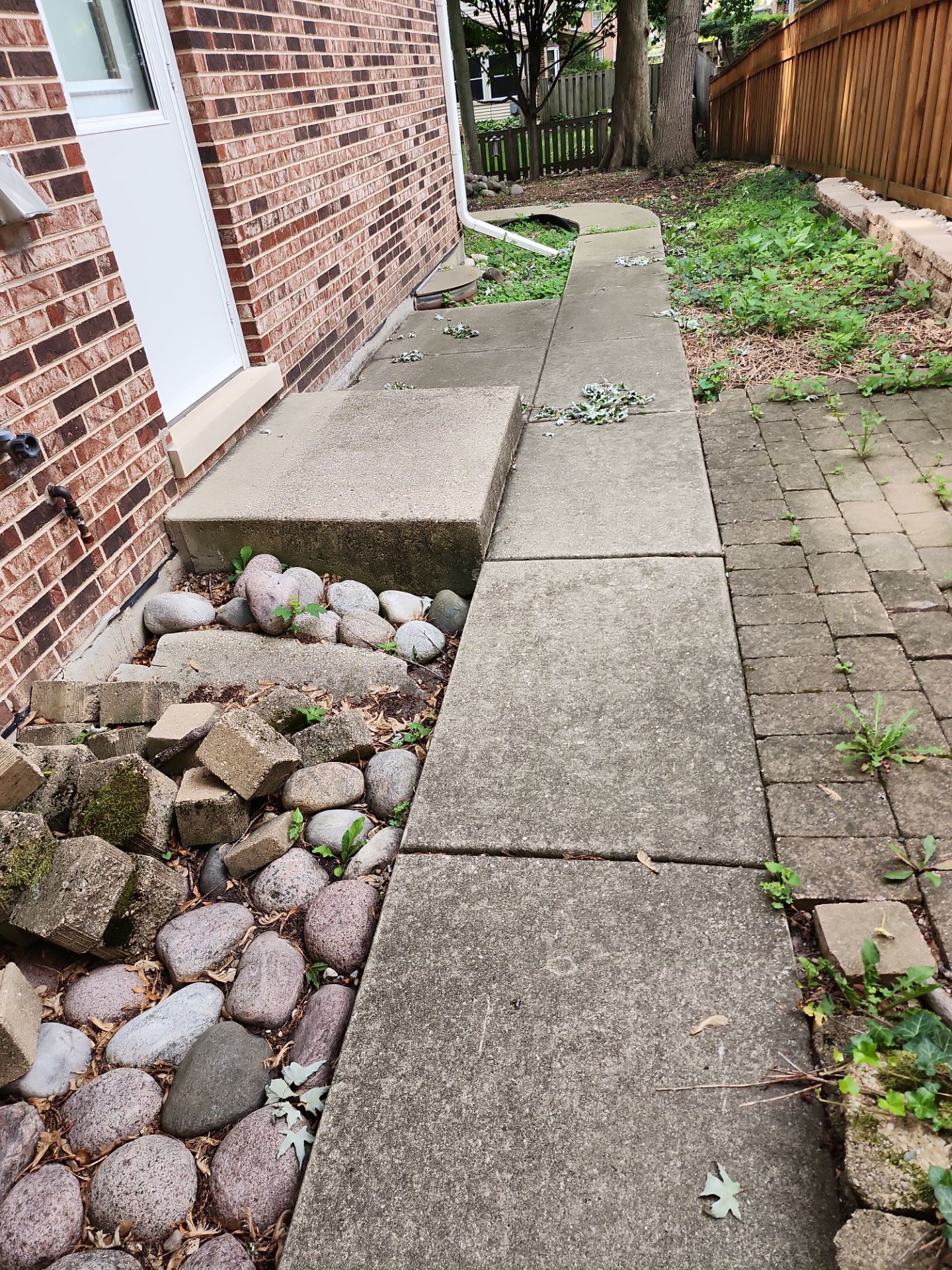 Palatine house wash and concrete power washing by Northern Power Washing LLC.