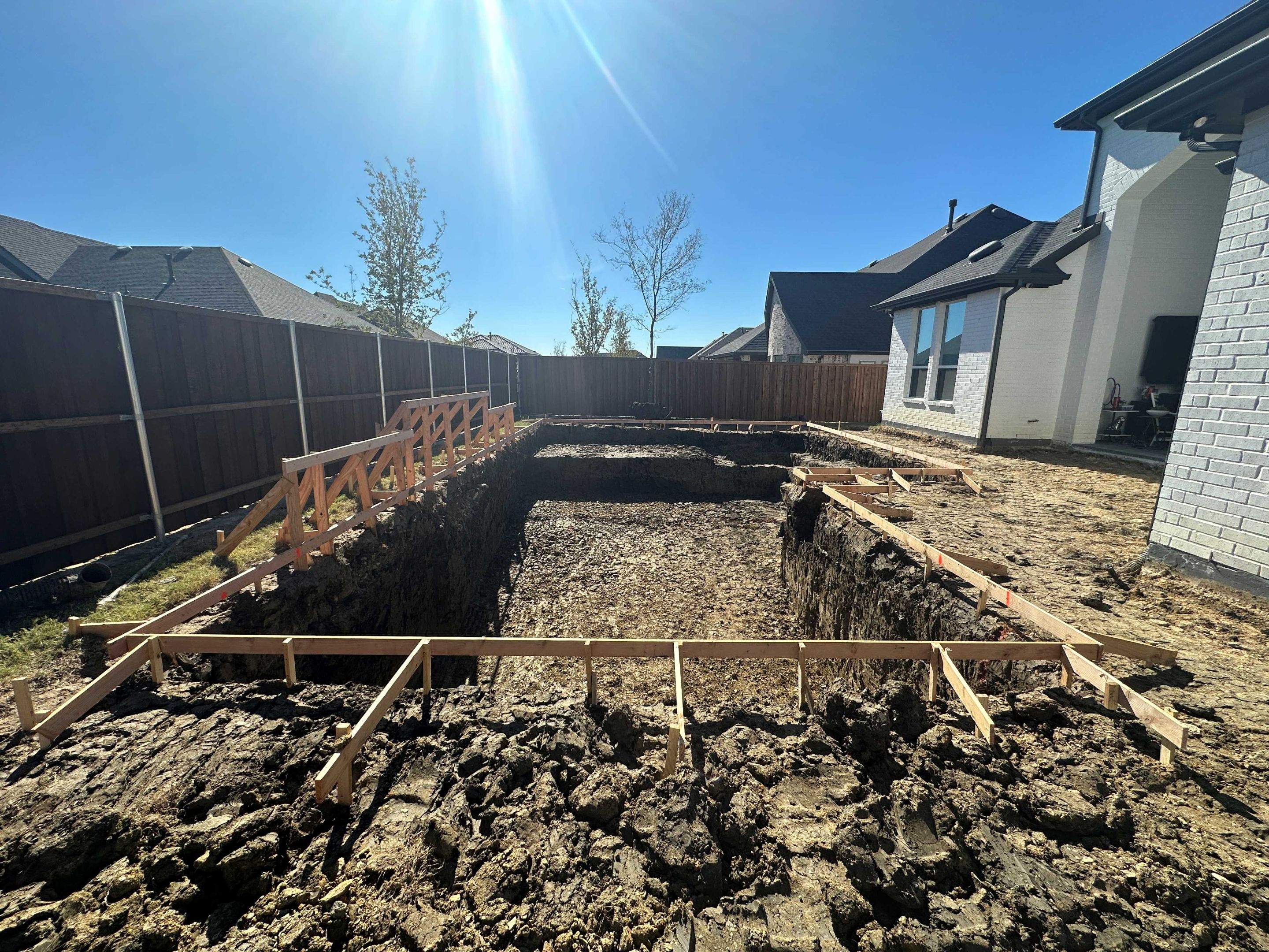 Pool with Large Sun Shelf and Spa by Pinnacle Pools and Spas - DFW