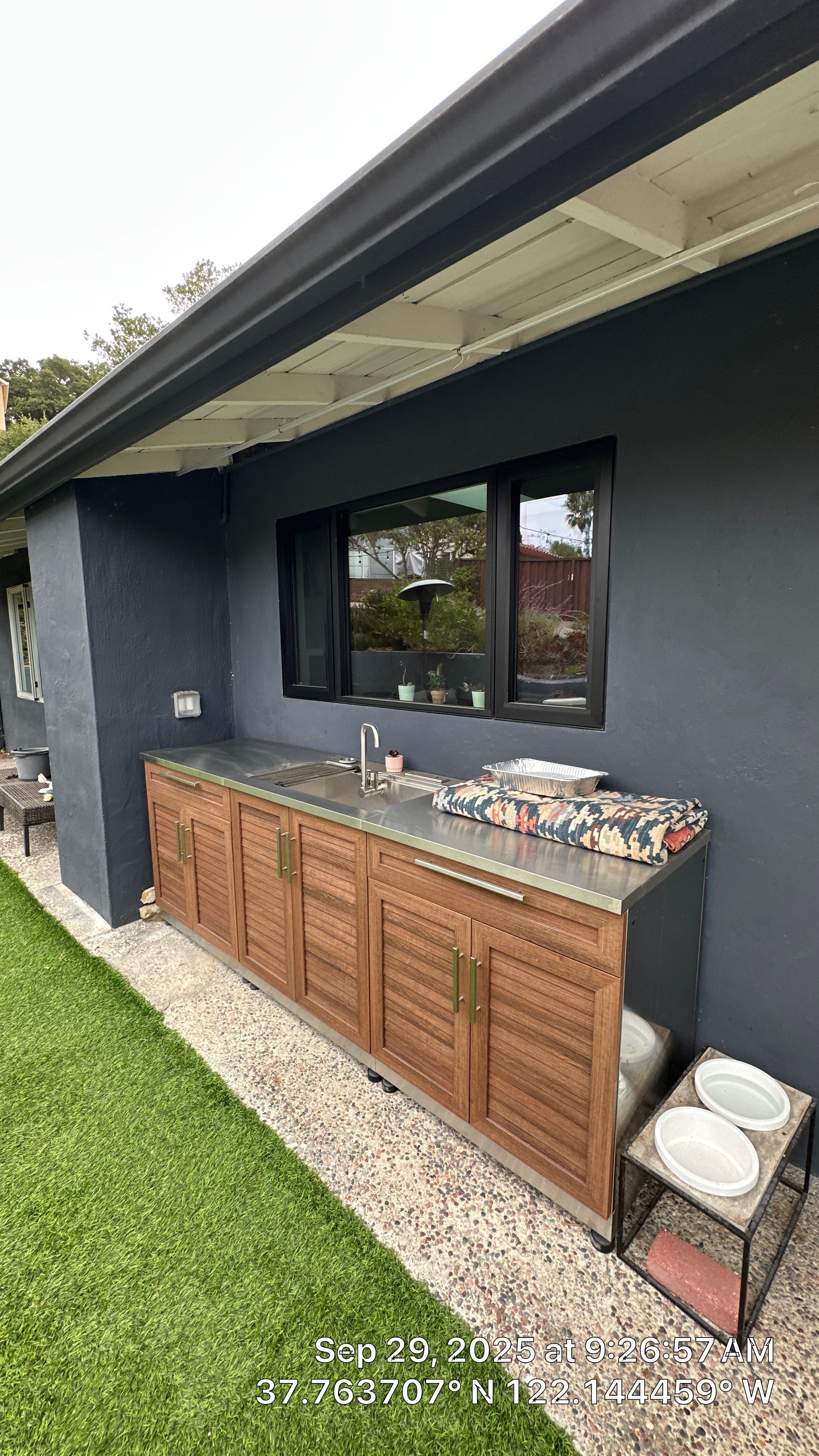 modern painting Exterior modern painting by Herrera’s Bay Area Painting inc.