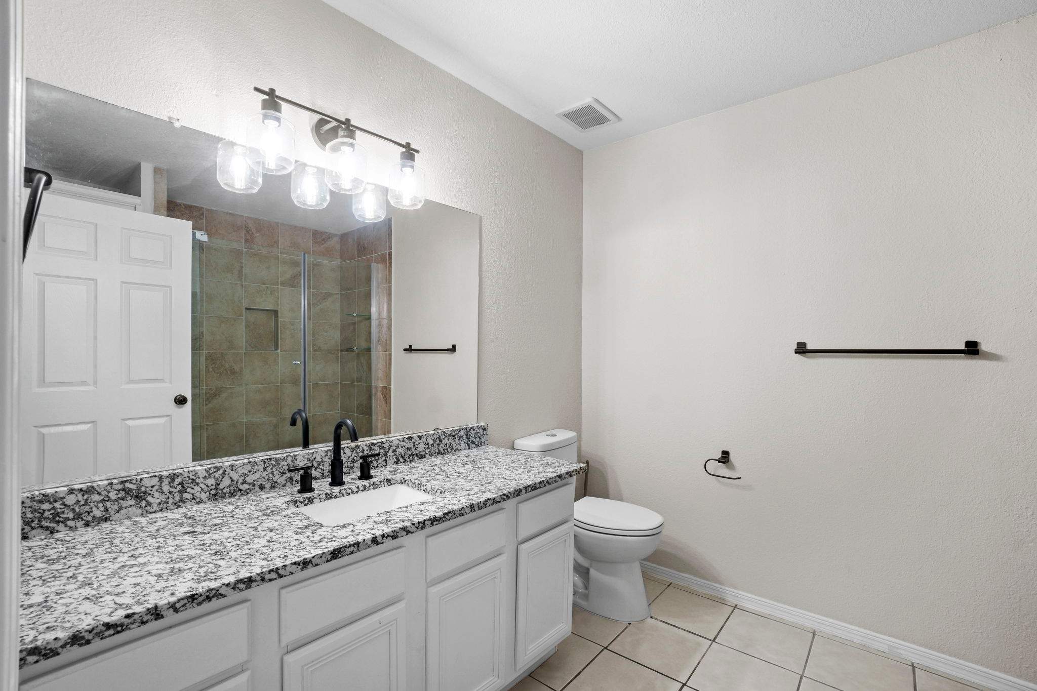 Luxury condo remodel by the golf course by Castro Brothers Solutions