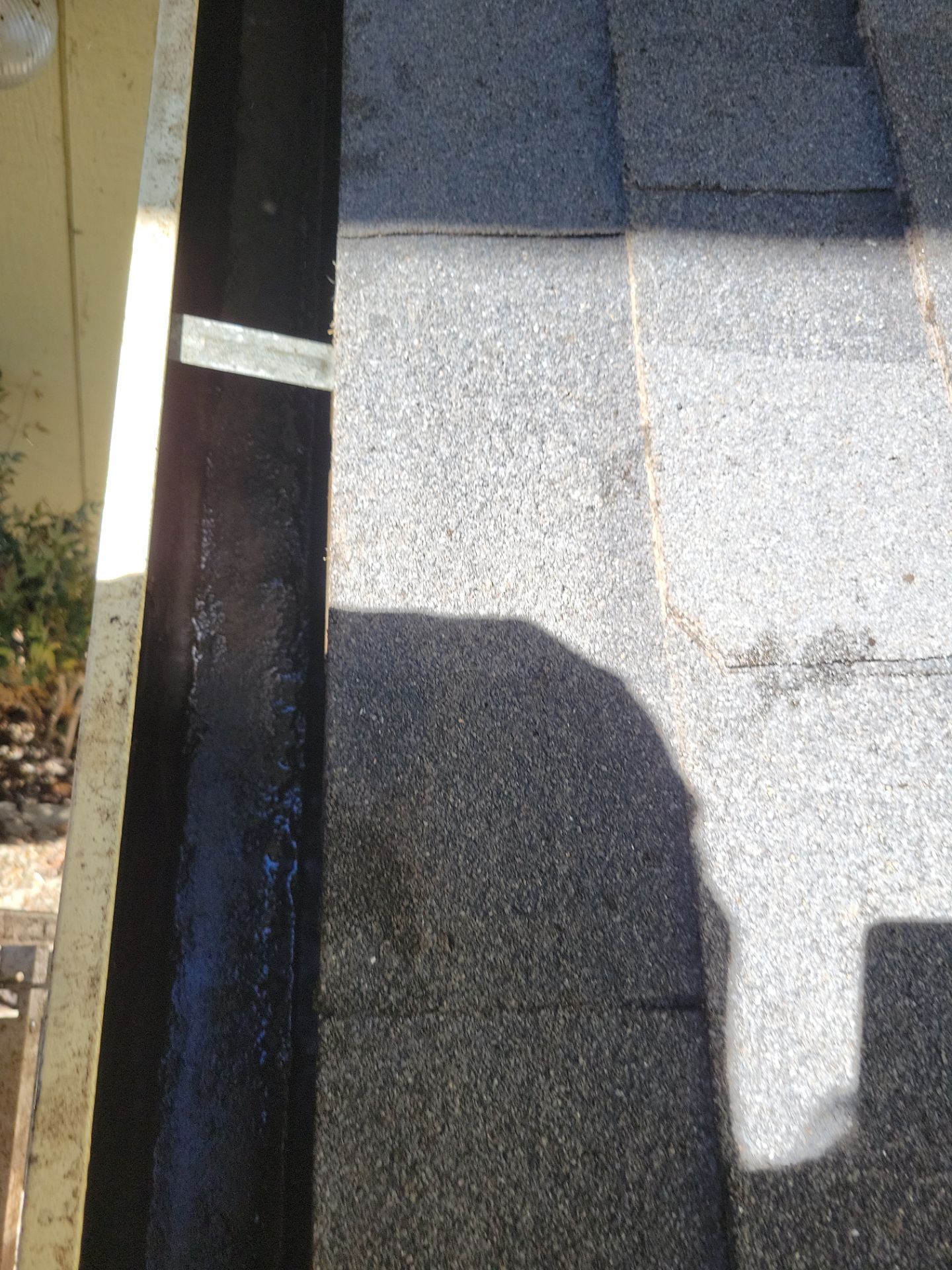 HOA gutter cleaning after photo.