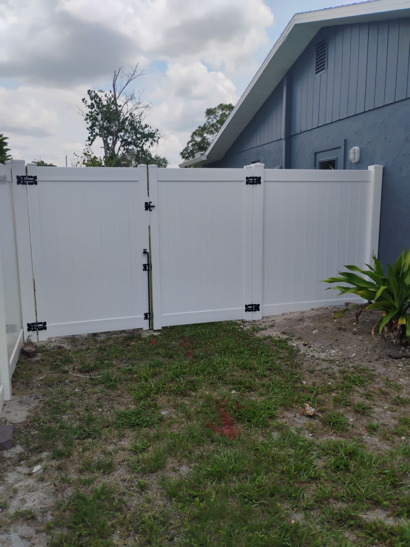 Vinyl Fence in Sarasota by True Fence LLC