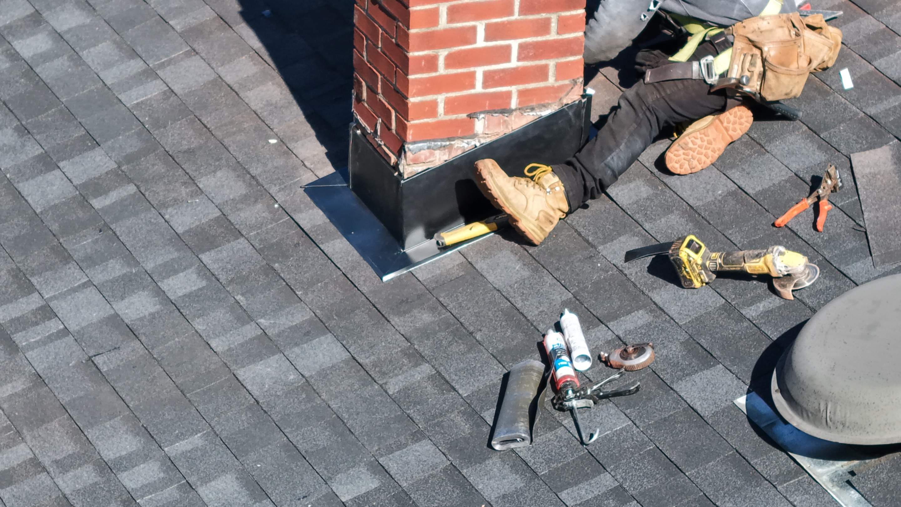Full Roof Replacement in Worcester, MA – Owens Corning Duration, Onyx Black by JOHNNYS PRO
