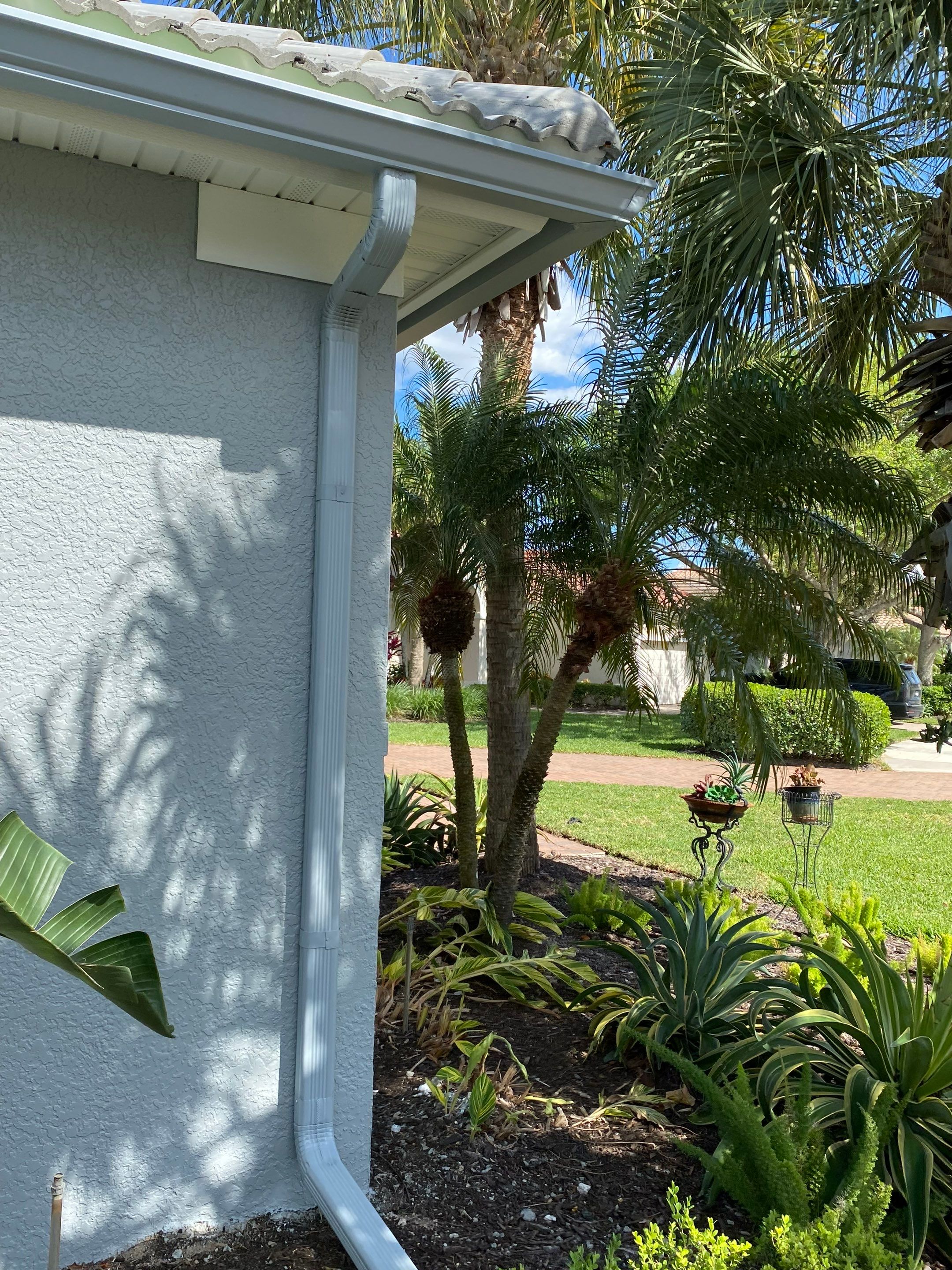 6-inch K-style Seamless Gutters and Splash Guard in Grey Color in Naples FL by Gutter Professors