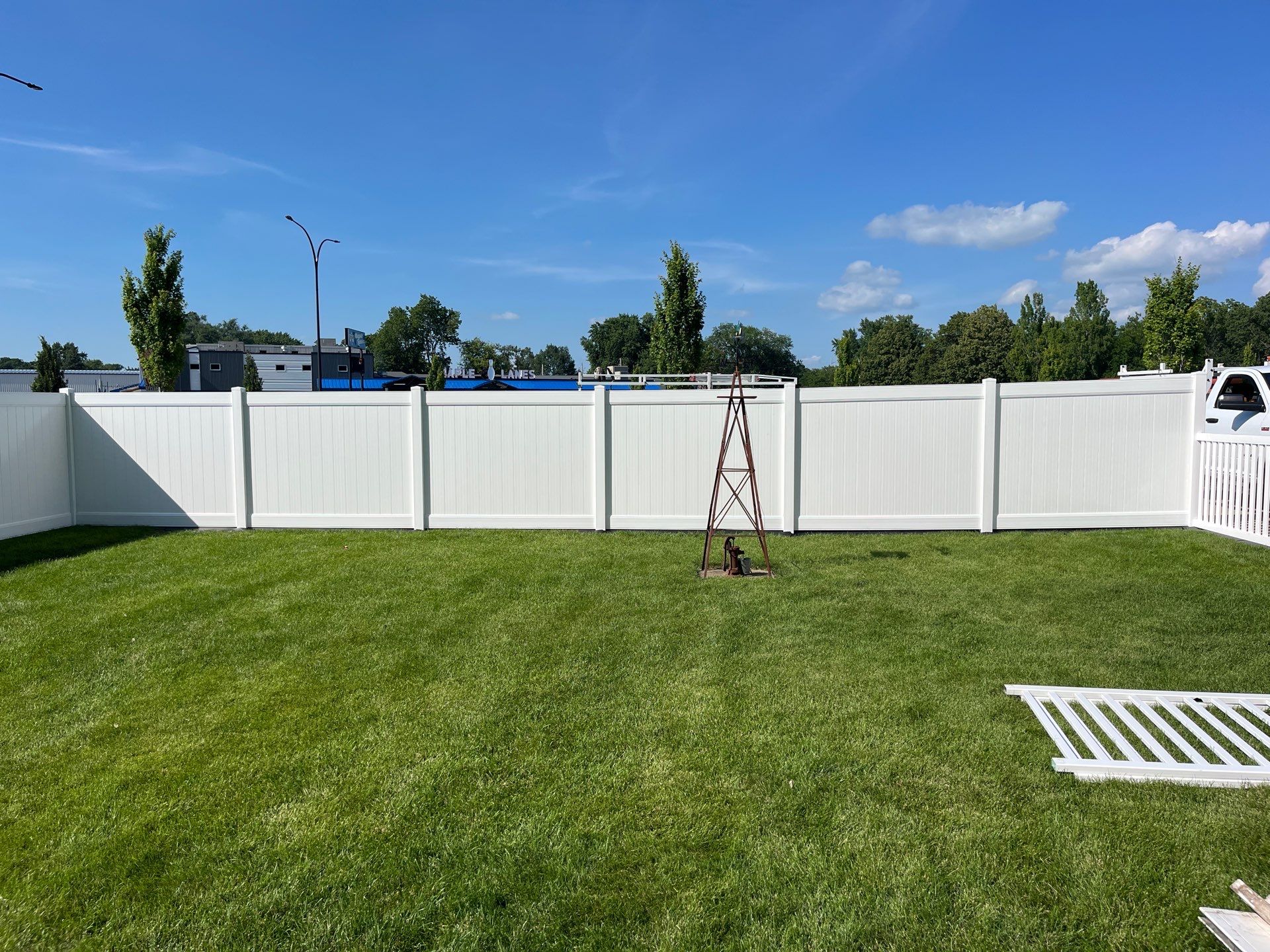 White Vinyl Privacy and Picket Fence Installation in Waterloo by Perfect Picket Fence and Stain