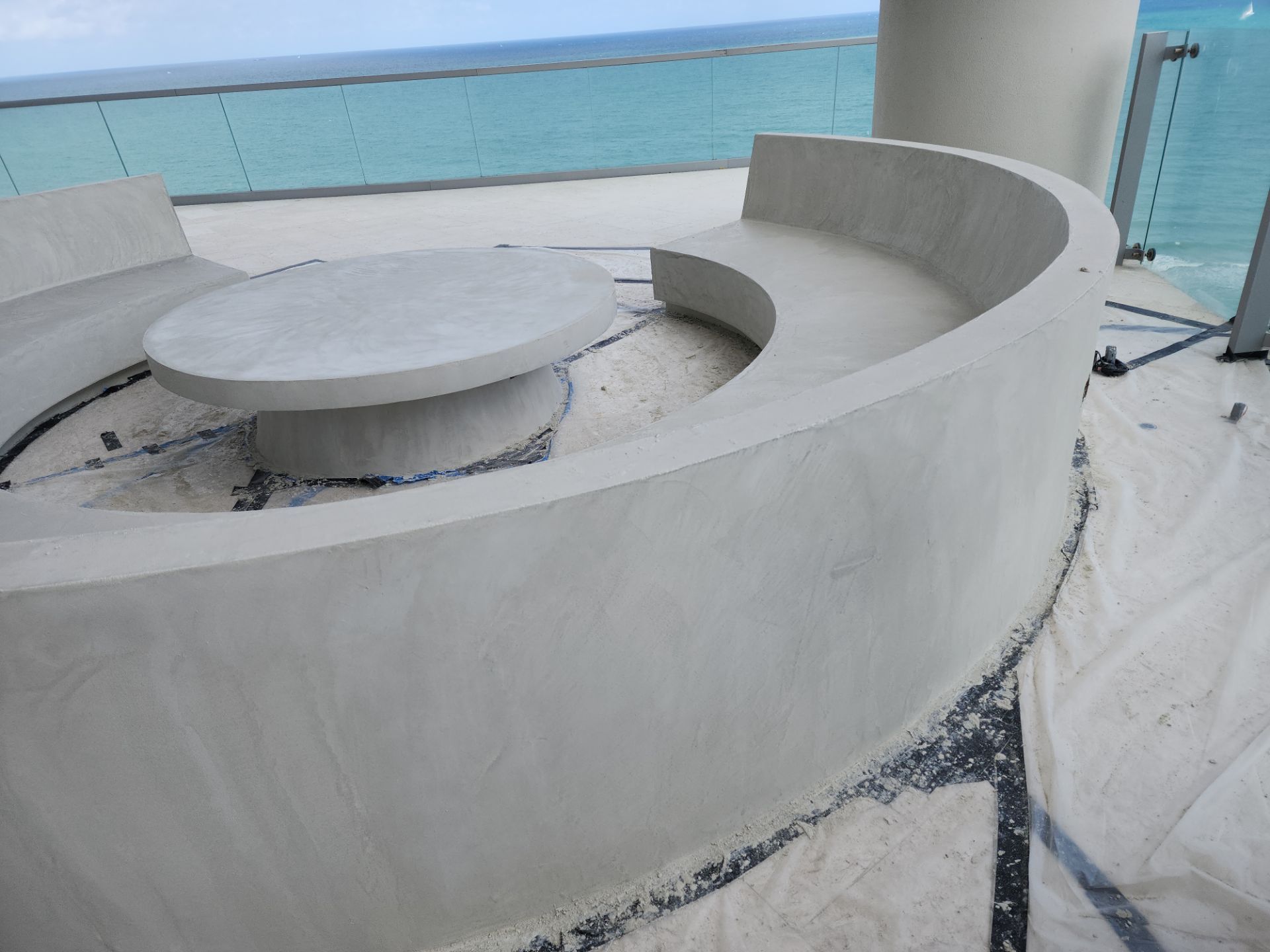 Microtopping over Furniture by Seamless Surfaces