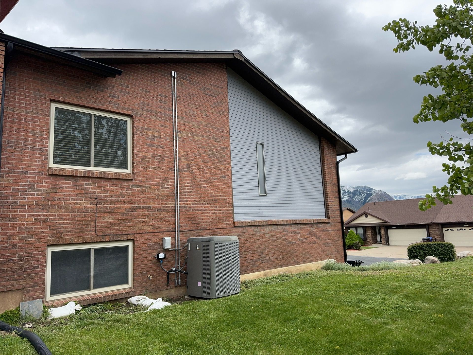 North Ogden | Hardie B&B & Wood-Tone Accent | Arctic White by Ideal Siding Utah