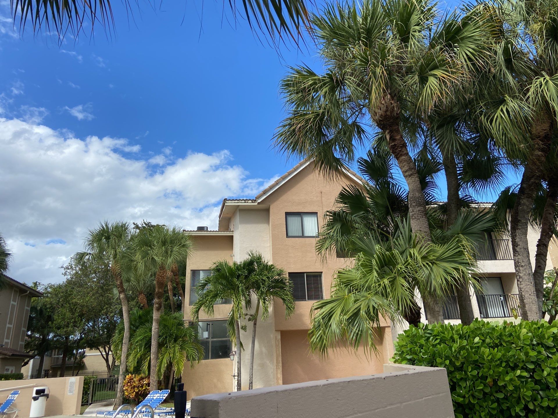 Commercial Roof Cleaning Coral Springs by BKB Pressure Cleaning LLC