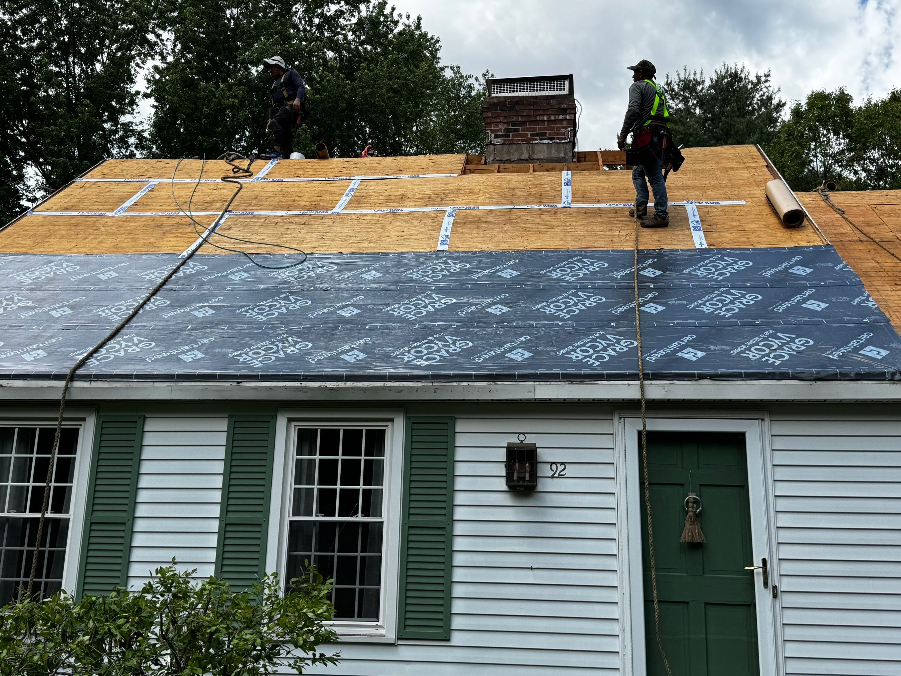 Manchester, CT new roof by DiGiorgi Roofing & Siding INC! by DiGiorgi Roofing and Siding Inc