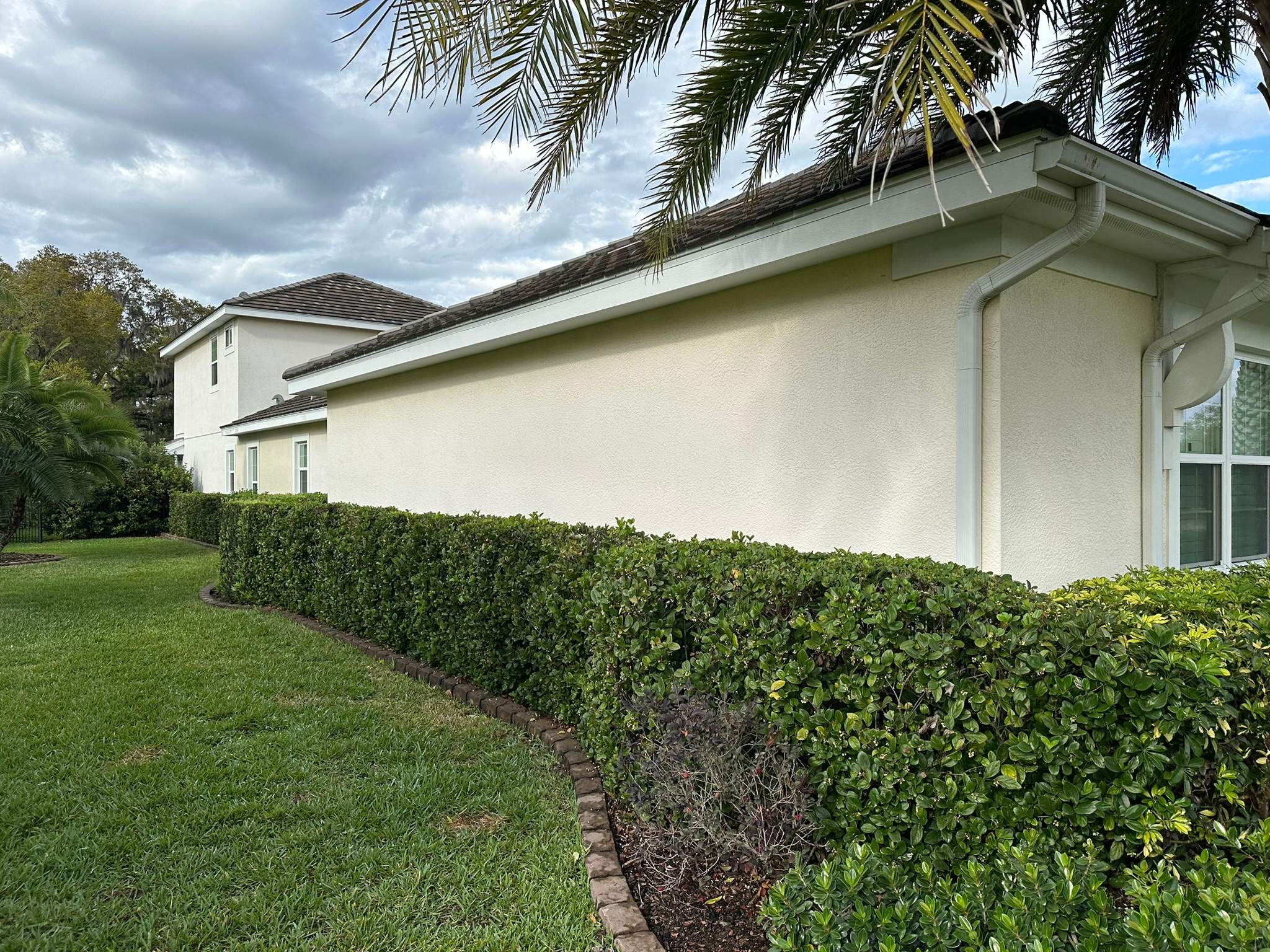 House Wash & Pool Screen Enclosure Cleaning in Winding River Community, Bradenton, FL | Sunshine AquaWash by Sunshine AquaWash