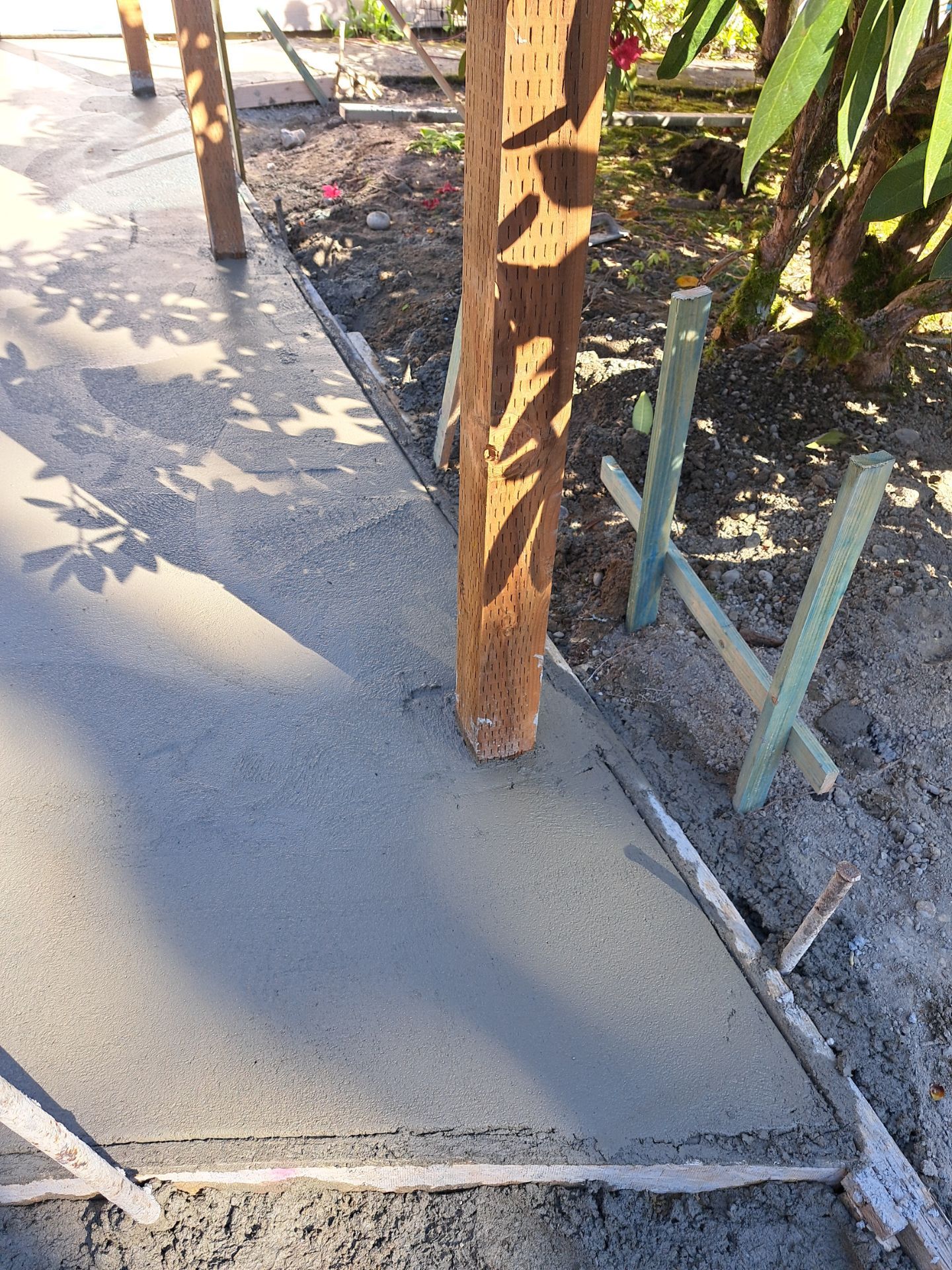 Modern Entry Fence by Jireh Asphalt & Concrete Inc 