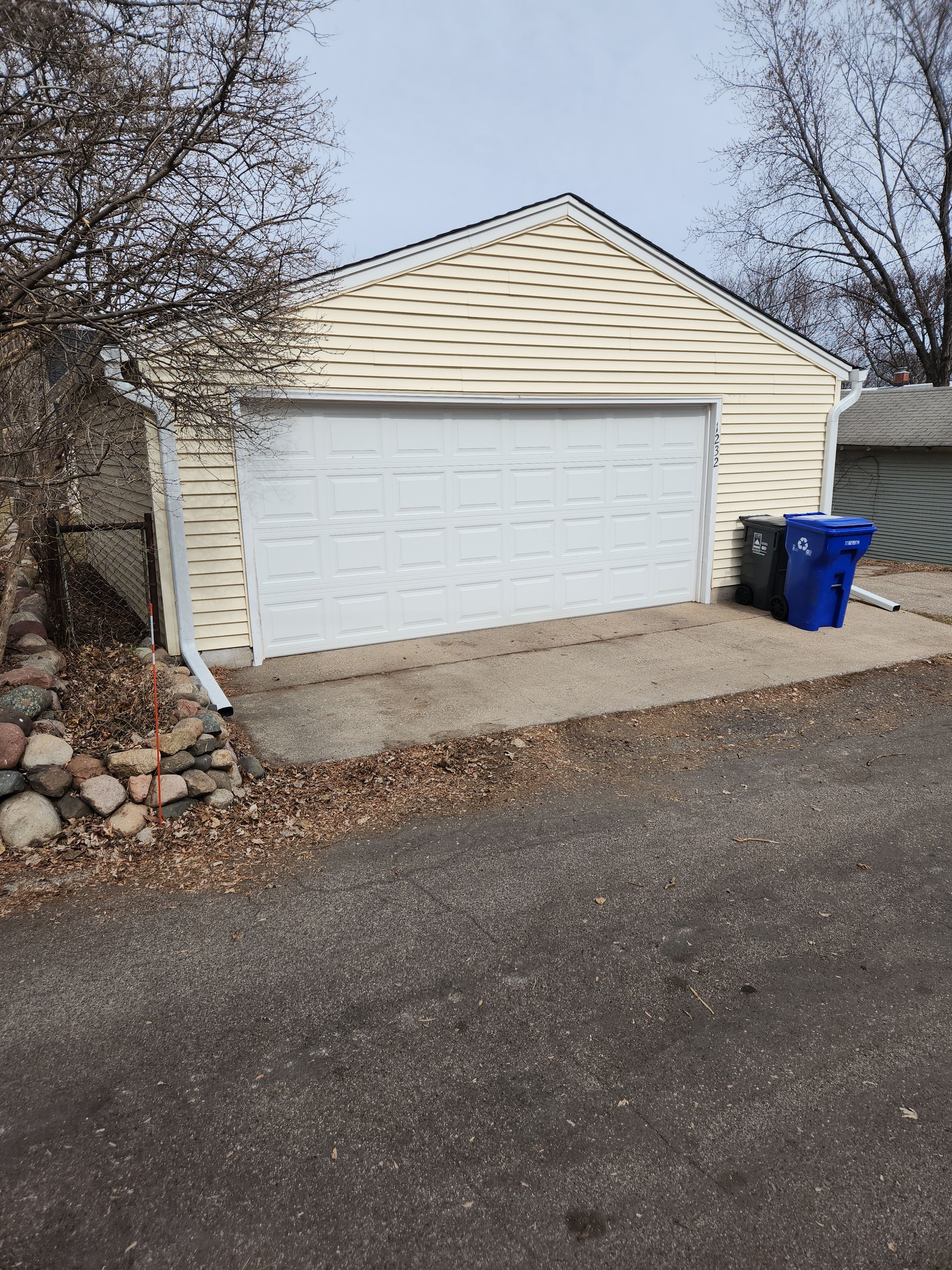 6" Gutters in St. Paul by Next Level Seamless Gutters / Exteriors Inc.