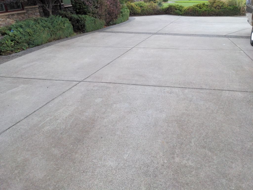 Driveway using Penntek Evolution System and Echo 1/4" Chip by Croc Coatings, LLC