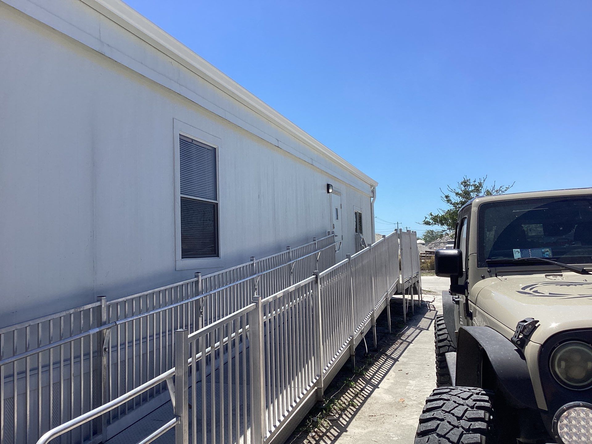 Commercial Gutters using Seamless Aluminum Gutters in Palmetto FL by Gutter Professors