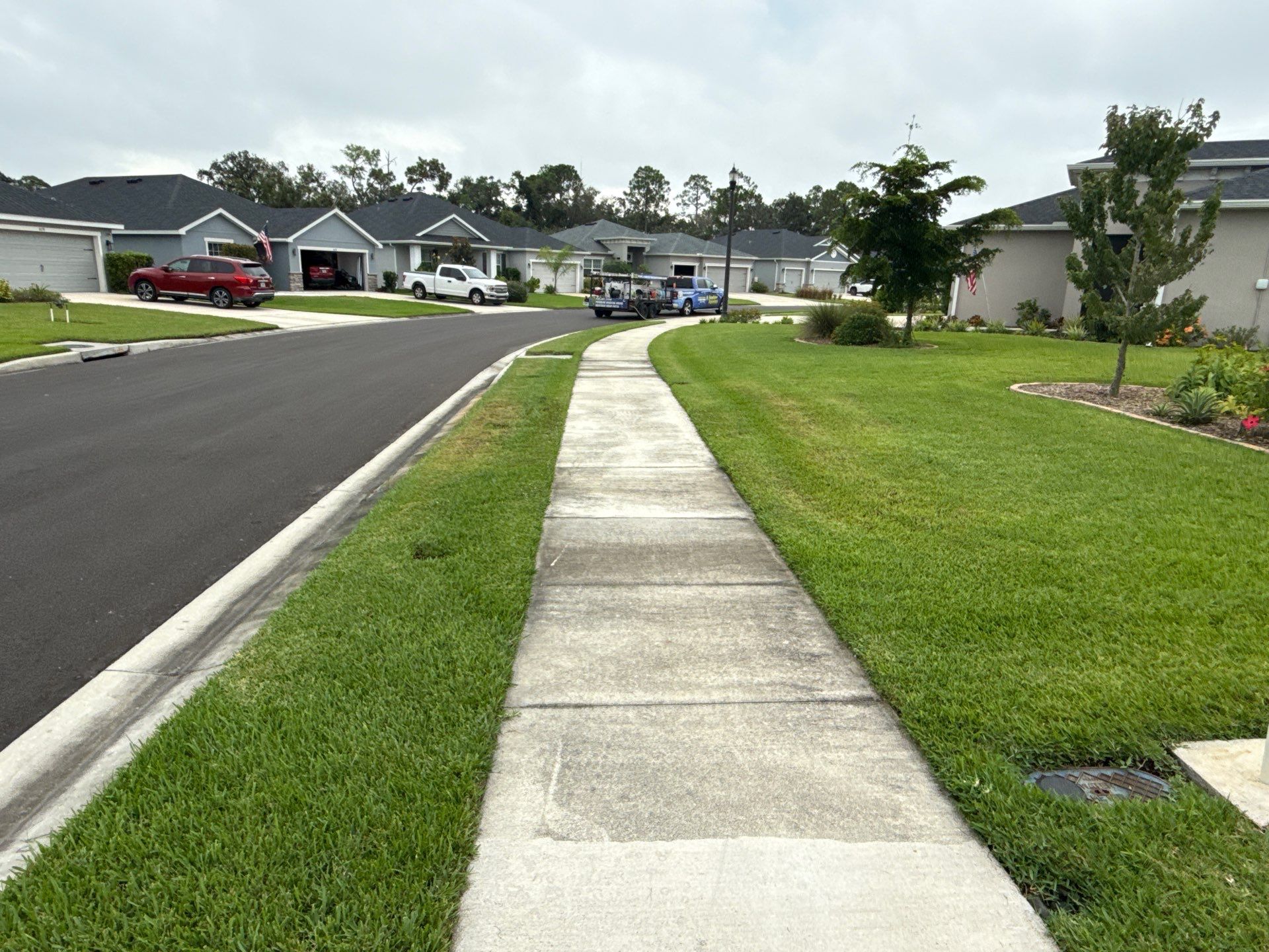 Sidewalk & Driveway Cleaning in Parrish FL by Sunshine AquaWash