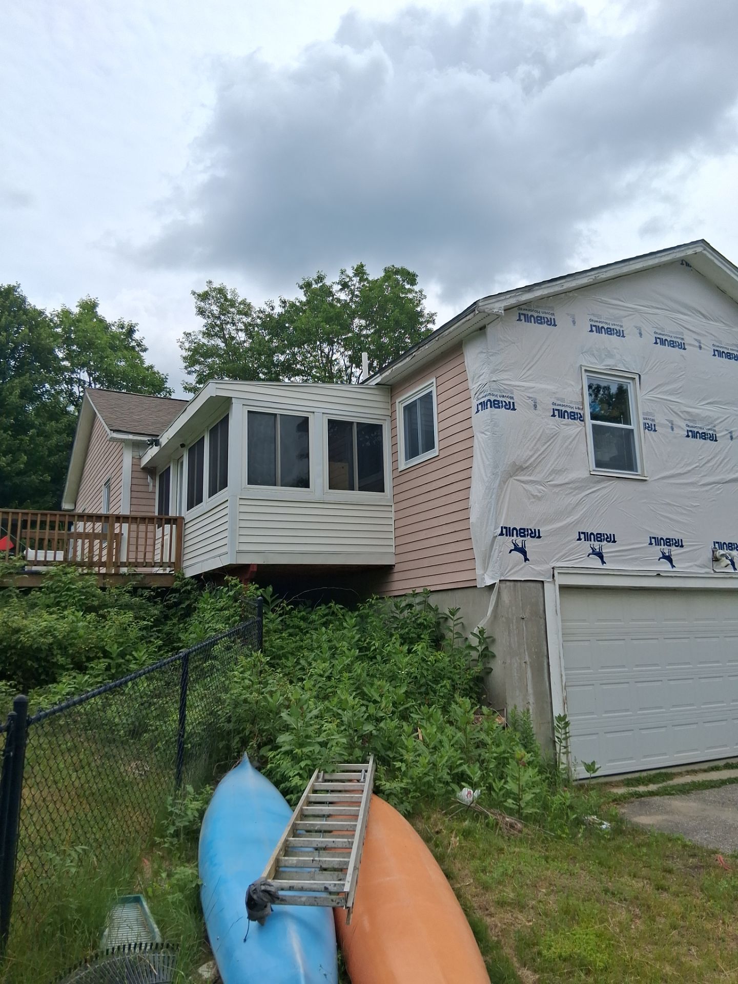 Barnstead, NH – Premium Vinyl Siding Transformation by Tall pine roofing
