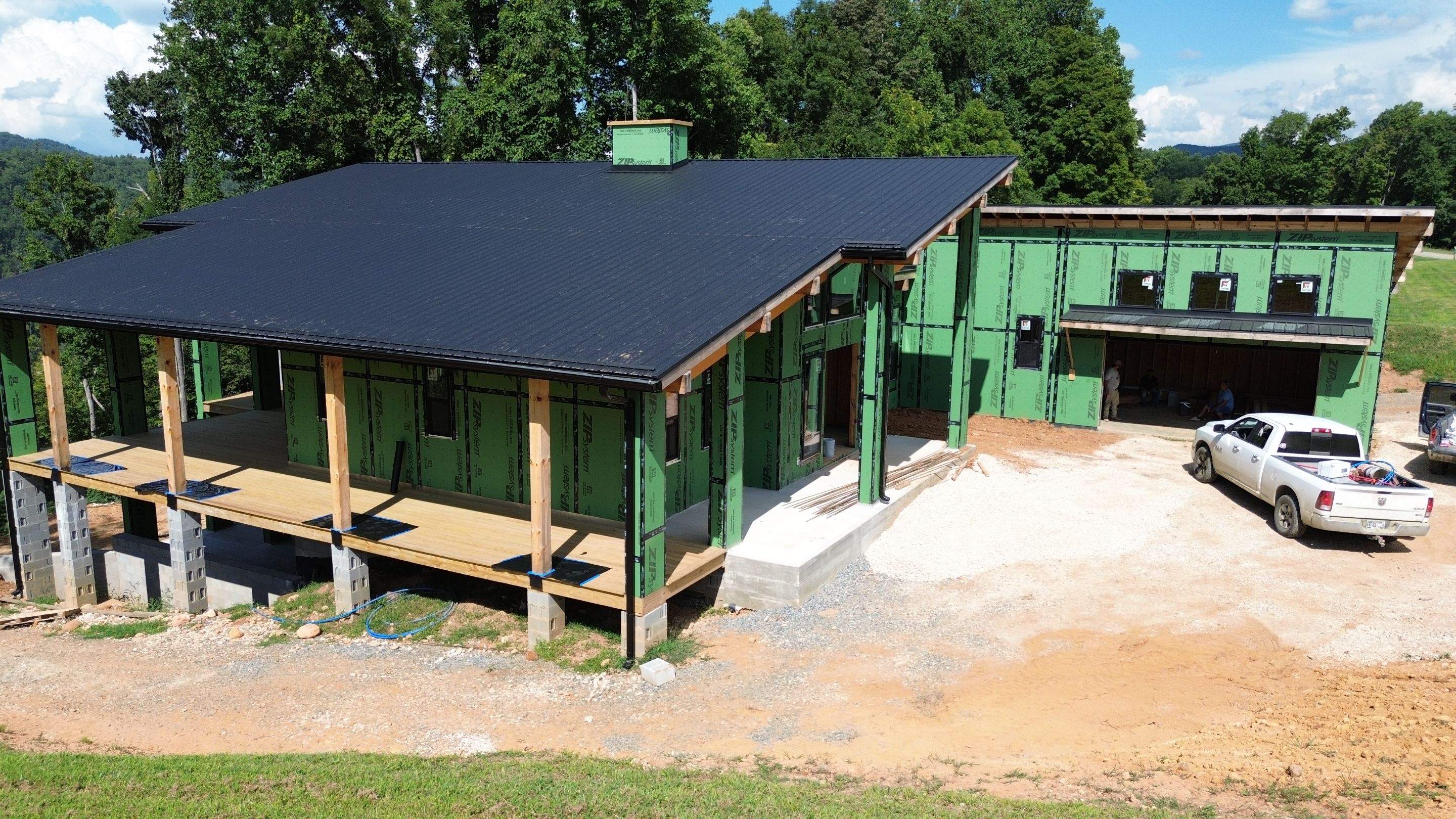 Lot 32 by Omnia Roofing