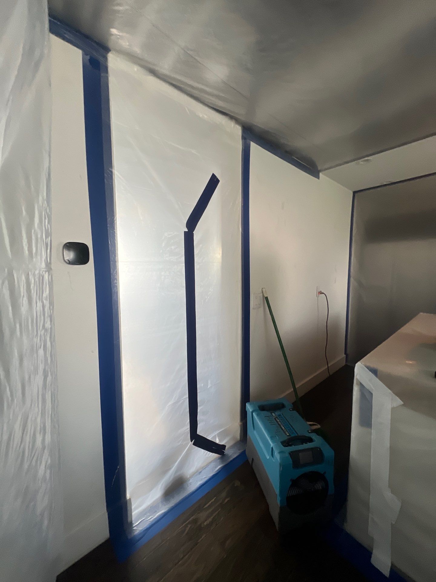 Windstorm Damage & Multi-Room Water Mitigation in St. Petersburg by Right On Time Restoration