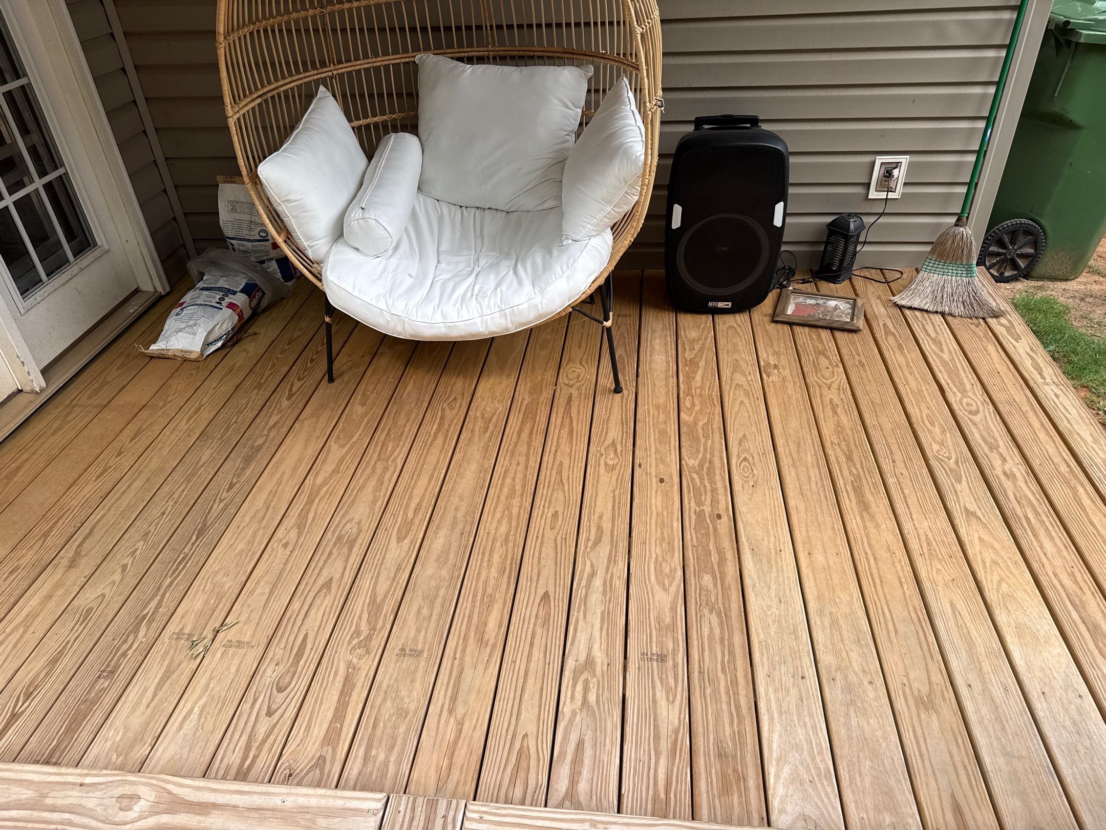 Wood Deck using Wood Sealant by DuraSeal